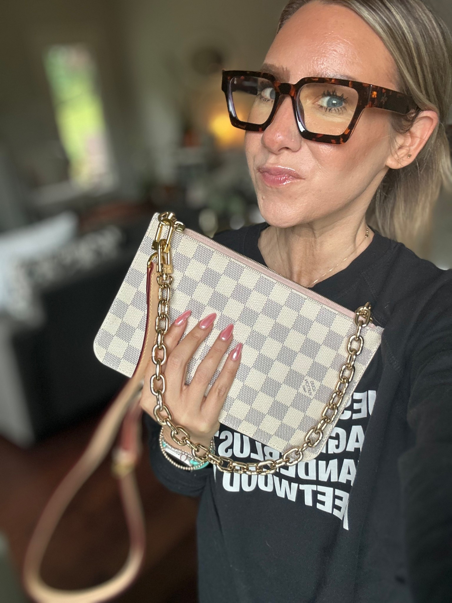 DIY Neverfull Pouch into a crossbody bag? Yes, please! It takes 5 minutes and costs $5!

#LTKStyleTip #LTKItBag #LTKBeauty