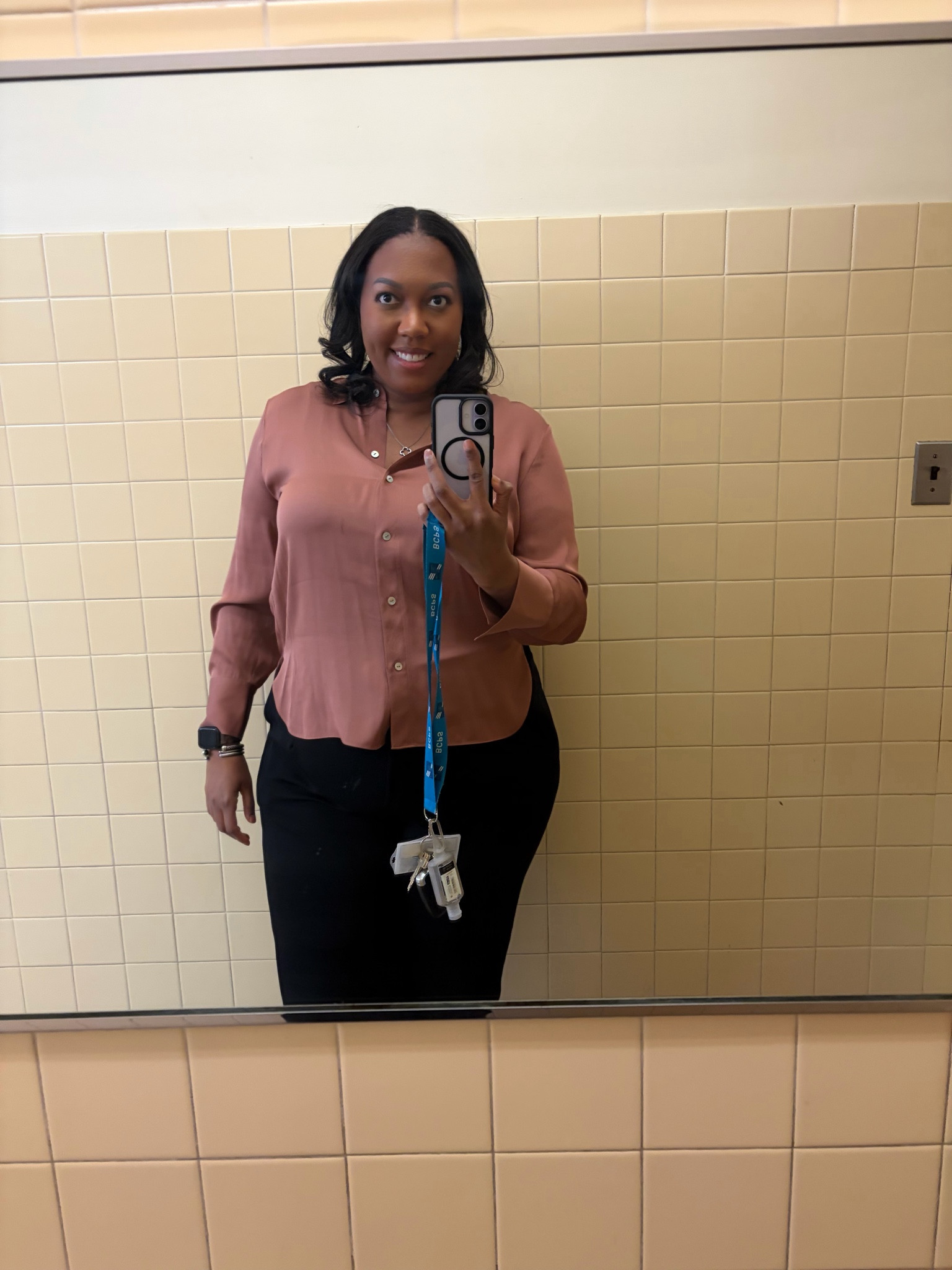 Real life work fits. 👩🏾‍💼✨
Another Vince silk in peach + a classic black pant = effortless swag
Proof that simple pieces can still give elevated. If you find these stretch silk blouses on sale 🏃🏽‍♀️💨 They feel like butter on the skin 🧈 Linked on LTK. 


#LTKWorkwear #LTKdayinmylife #LTKMidsize