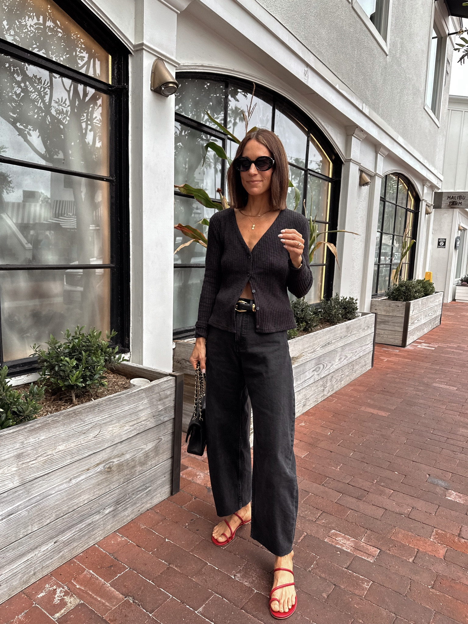 25% off Everlane 
Sharing all the items I own and recommend here 
Barrel jeans are so comfortable. I went up a size and cut the hem 
Organic cotton cardigan, runs tts 

#LTKOver40