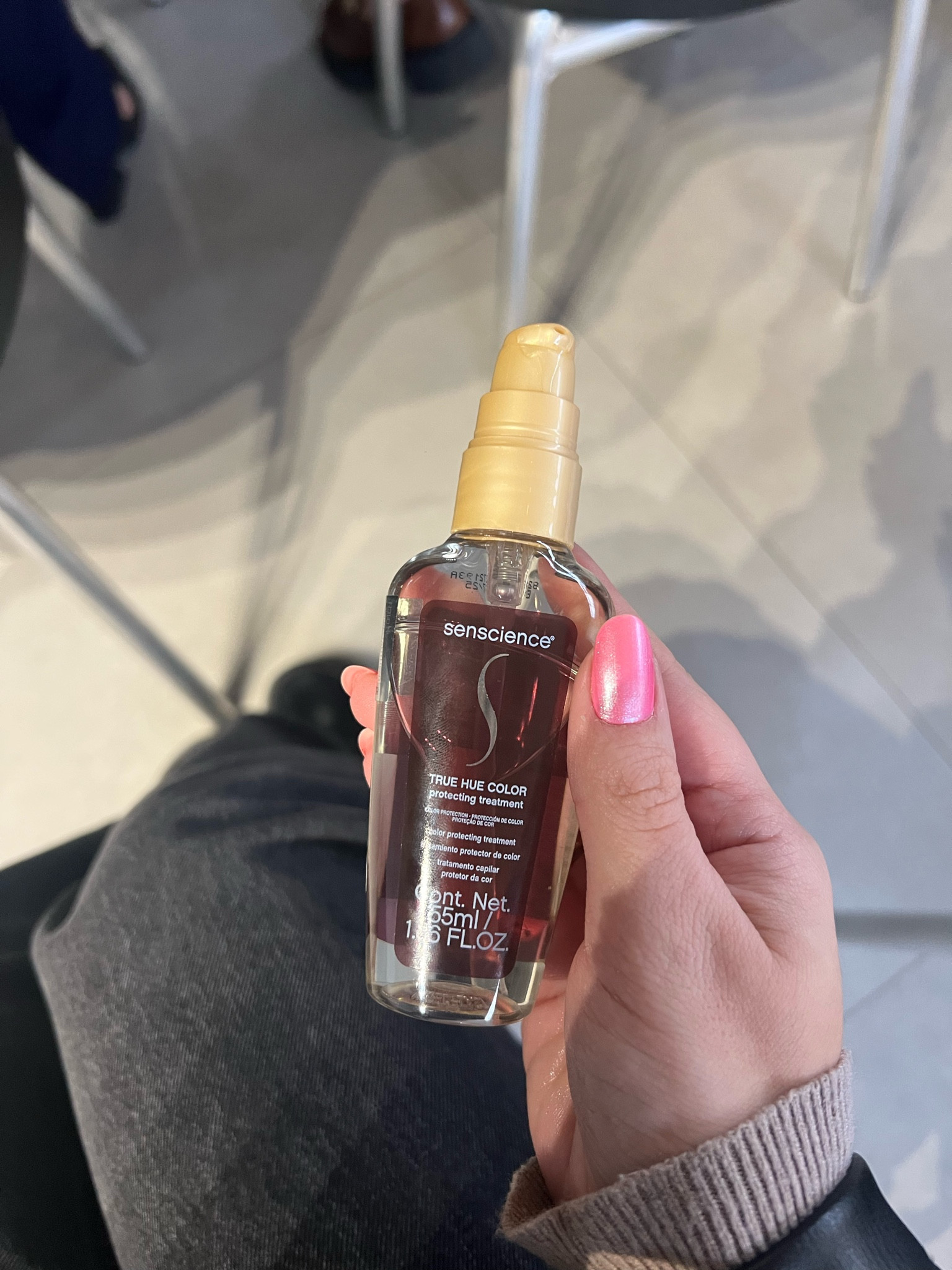 Leave-in em oil perfeito pra quem quer deixar o cabelo perfeito pós escova. Tem proteção térmica e sua função é deixar os fios extremamente alinhados, para sair com um cabelo de arrasar 🤍 Essa é a embalagem nova que vai pro mercado em breve mas, a mesma formulação! 

#LTKbeauty #LTKbrasil