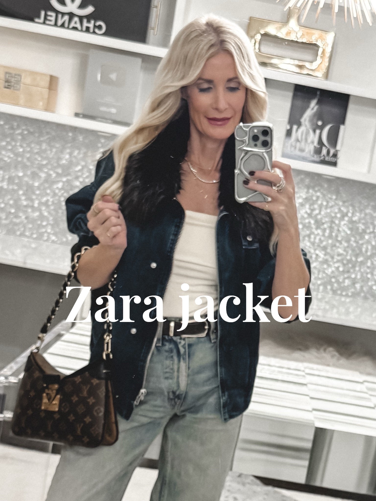 This Zara denim bomber jacket might be one of my favorite finds lately 🤍✨
The faux fur collar is everything, the fit is perfectly oversized, and it instantly elevates a casual denim look.

I paired it with these fabulous wide-leg Silver Lake jeans — high-waisted, super flattering, and I love this cool, light, vintage-inspired wash. Such an easy, effortless combo.

Everything runs true to size.
I’m wearing an XS in the jacket and a 24 in the denim.



#LTKOver40 #LTKgrwm #LTKootd