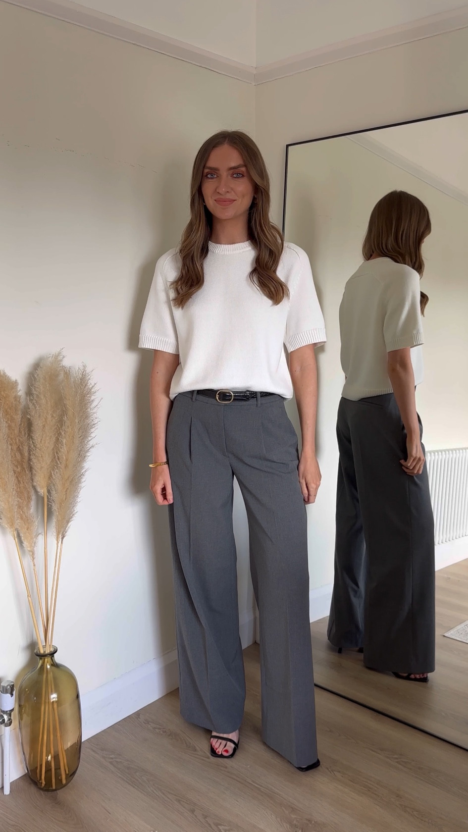 Abercrombie New Season essentials 
25% off ALL jeans and 15% off everything else and then use my code: AFMEMILY for a further 15% off 
Valid: 23.08.24 - 26.08.24

Wearing an small in the white The A&F Madeline Crew Sweater Tee

A 26 Long in the Grey Mid Rise Tailored Wide Leg Pant
I’m 5ft 6

Black leather belt 



Wardrobe staples, knitwear, grey tailored trousers, workwear, autumn/winter wardrobe, new season essentials
Wide leg trousers

#LTKsale #LTKuk #LTKautumn