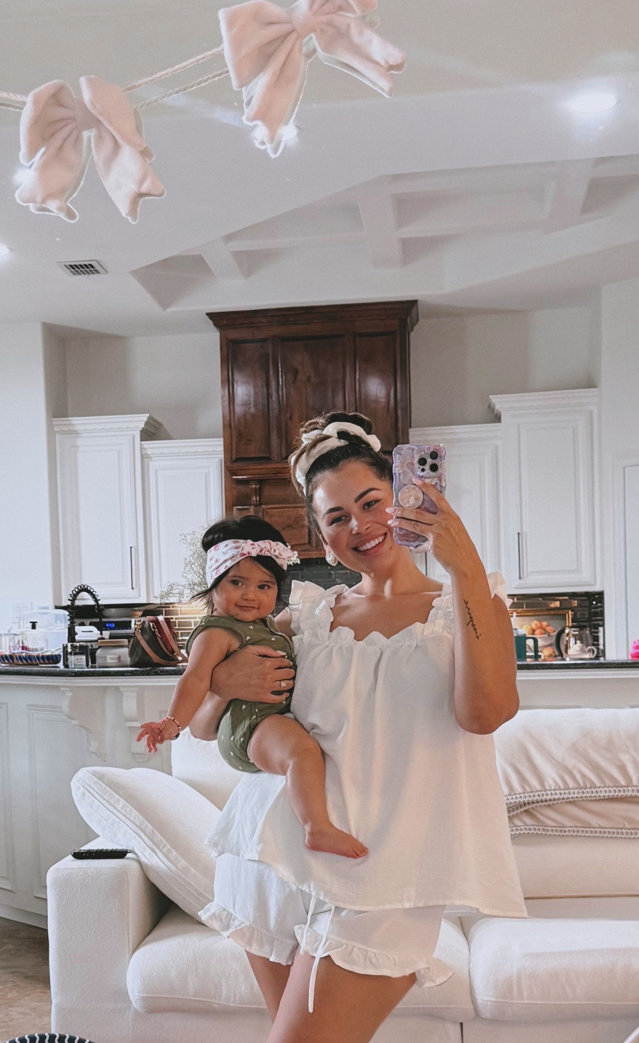 Comfy & cute loungewear for momma! The perfect Sunday outfit. 