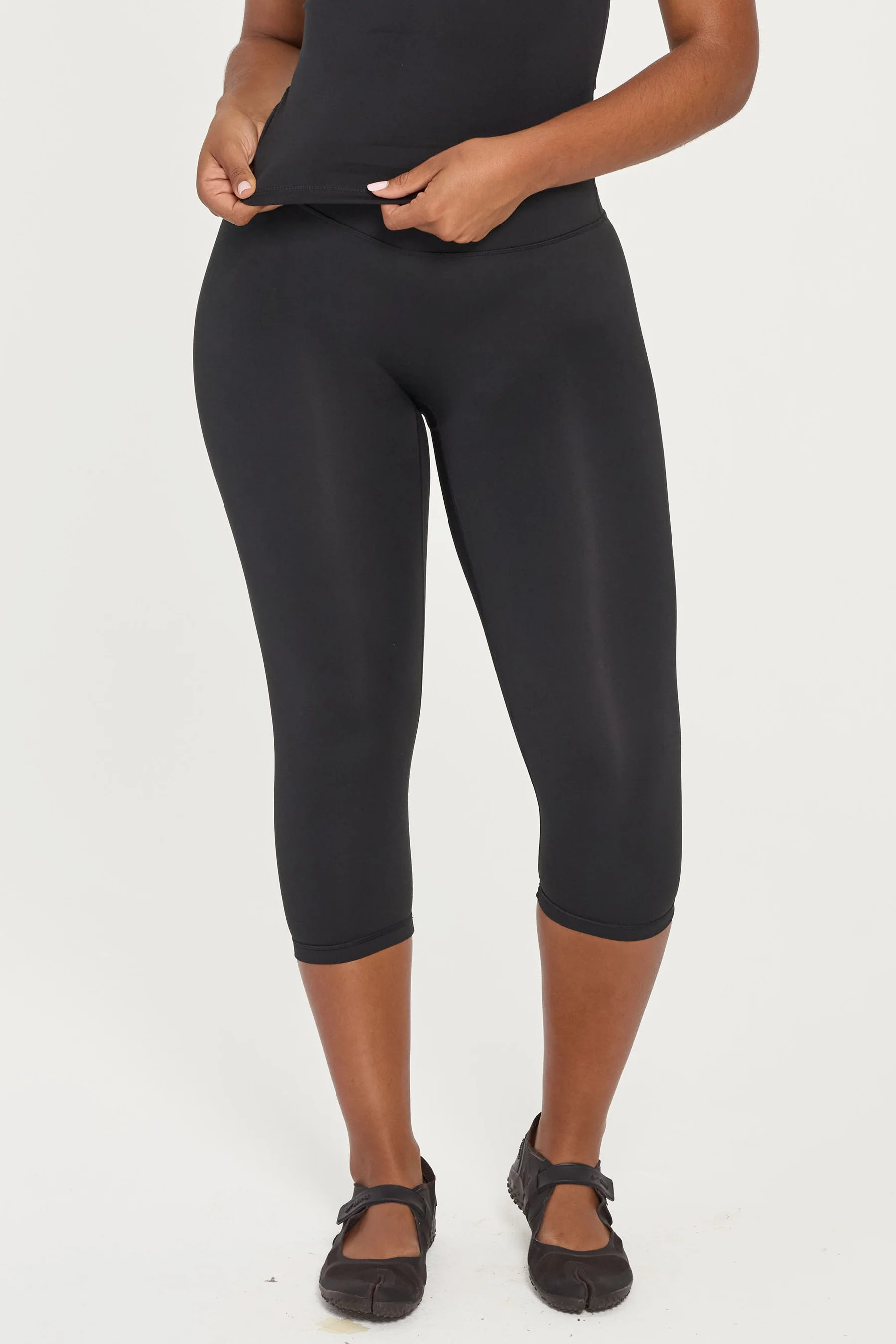 Capri Leggings - Black | FORM