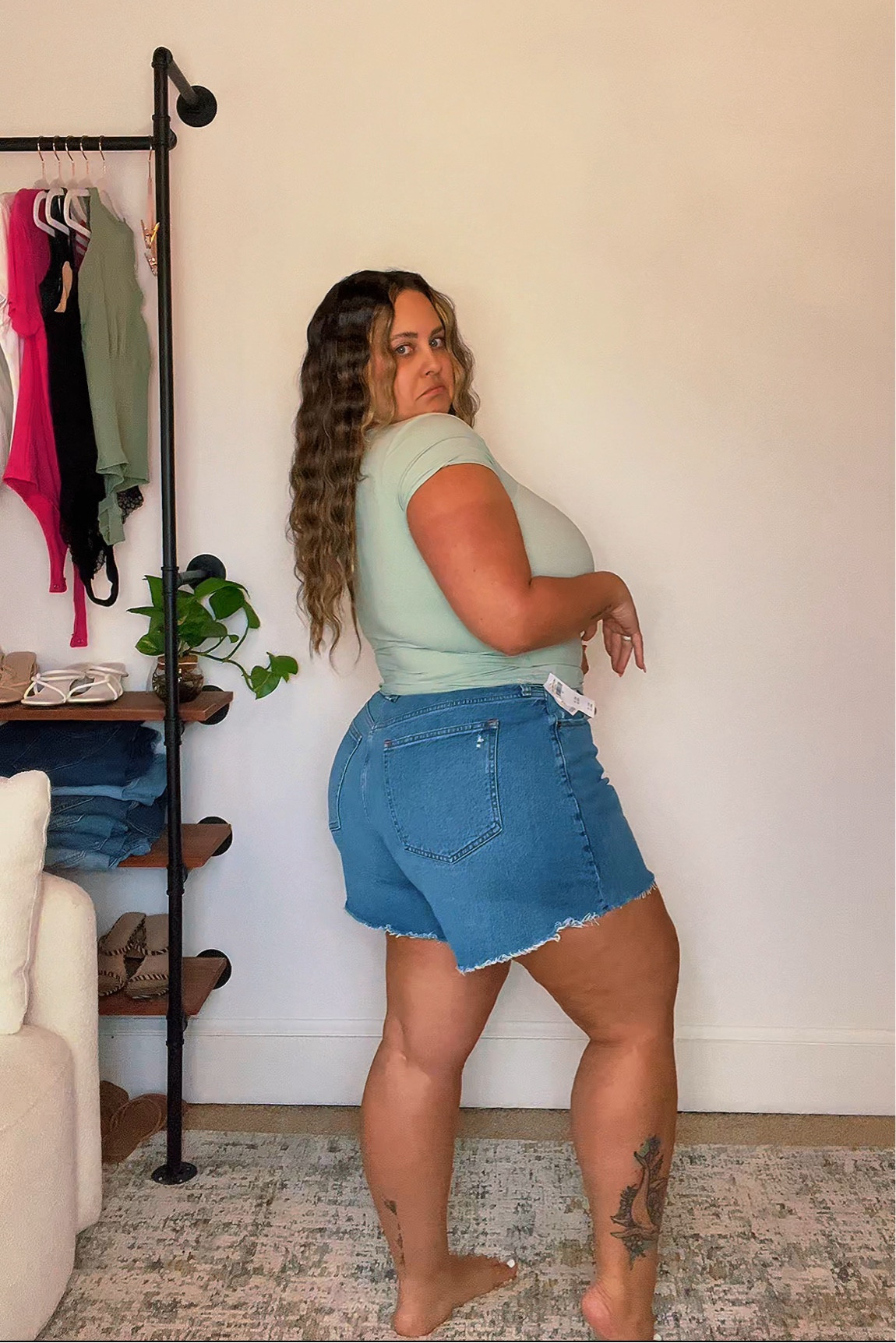 Size 14-16 5’2” 

Wearing a size 33! 

#shorts #curvyjeans #curvejeans #curvyshorts #size14 #size16 #summeroutfits #casualoutfits 