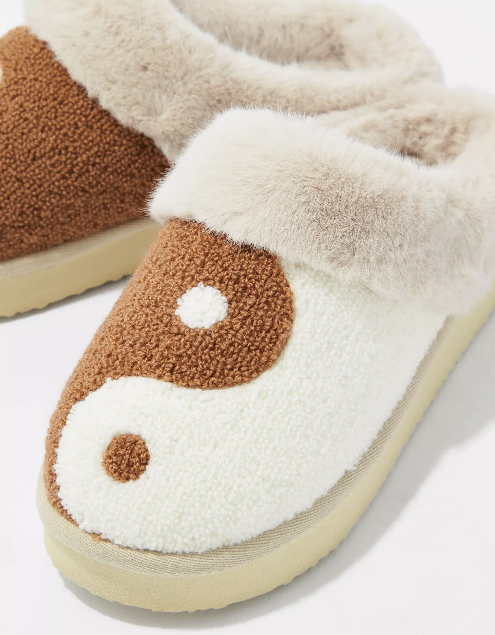 AE Yin Yang Scuff Slipper | American Eagle Outfitters (US & CA)