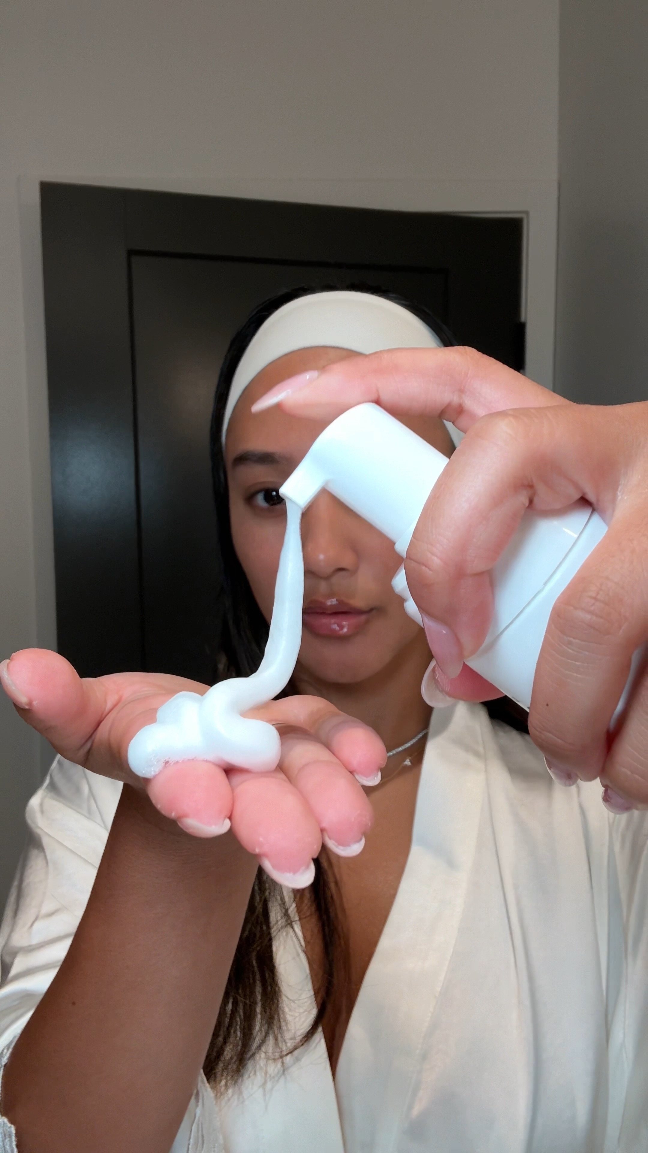 it’s all about hydration! My go to routine to glowing skin ✨

 #NordstromPartner @NordstromBeauty #DrBarbaraSturm #SturmGlow #GlowRoutine #liketkit