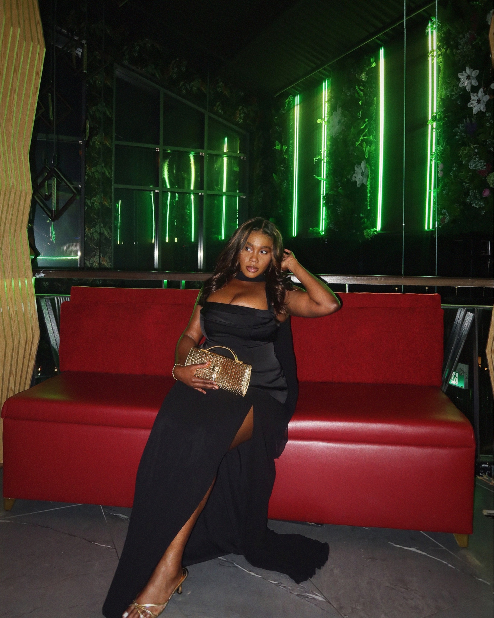 snatched in the best corset dress you’ll ever own 🖤 @azazieofficial #stylebyemmanuela 
wearing size: A12 🐈‍⬛

comment “NEED” to get a DM to my exact look. linked on my ShopMy & LTK 🔗

#torontoblogger #specialoccasiondress #blackdress #torontofashionblogger