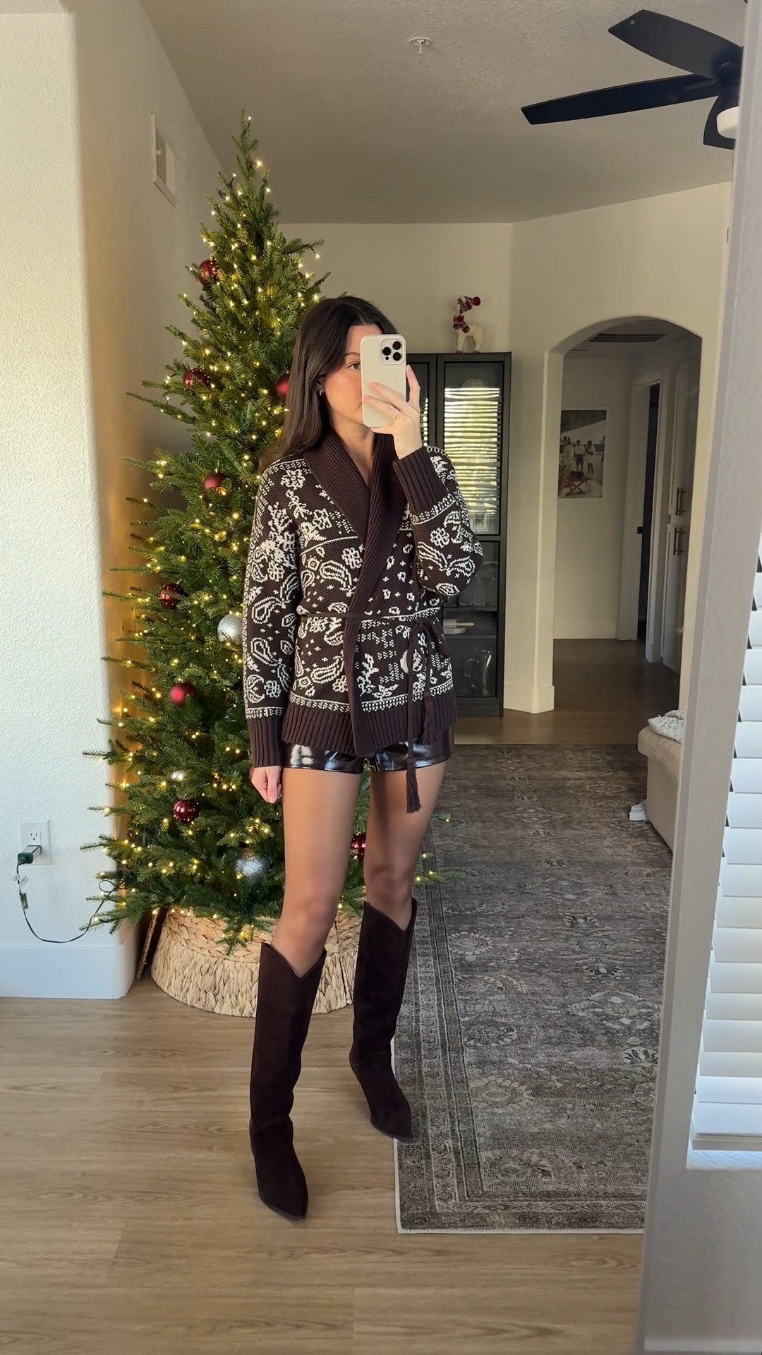 25-50% off everything @abercrombie plus an extra 15% off with stackable code CYBERAF ❤️I’m 5’7” and I typically wear a size XS/25 Curve Love at Abercrombie. In this video, I’m wearing my true size XS/25 in everything except the green sweater 


#LTKHoliday #LTKSaleAlert #LTKCyberWeek