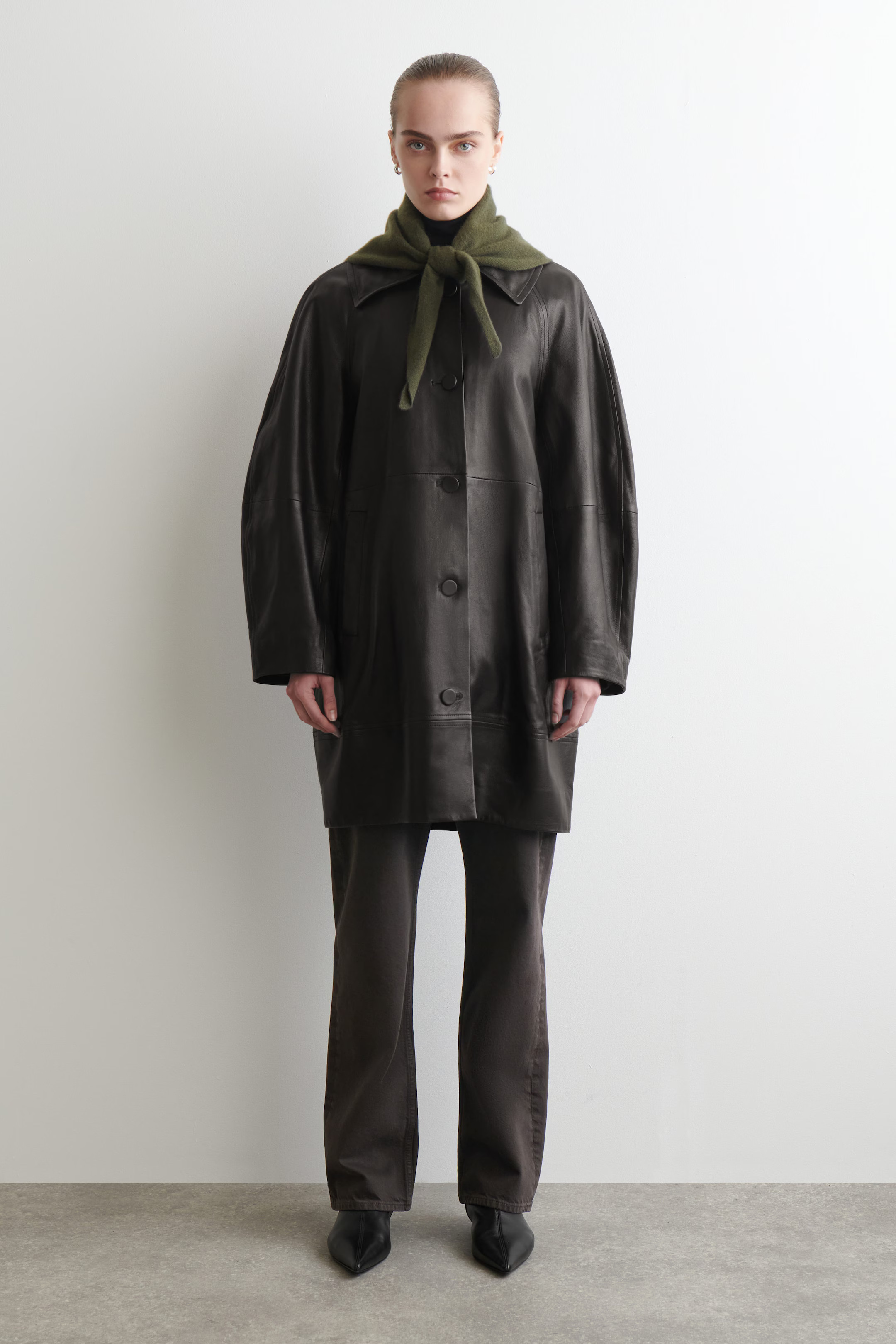 CASHMERE TRIANGLE SCARF - DARK KHAKI | COS US | COS (US)