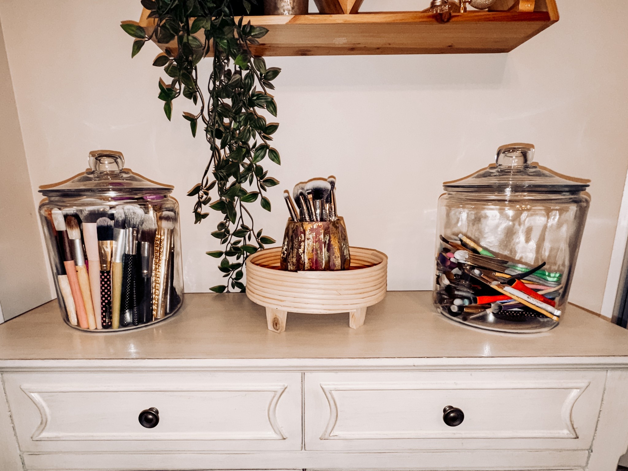 Just got these 1 gallon jars with lids to hold my brushes. I was so sick of dust getting all over my brushes. They’re so cute!!

#LTKGiftGuide #LTKBeauty #LTKSummerEdit