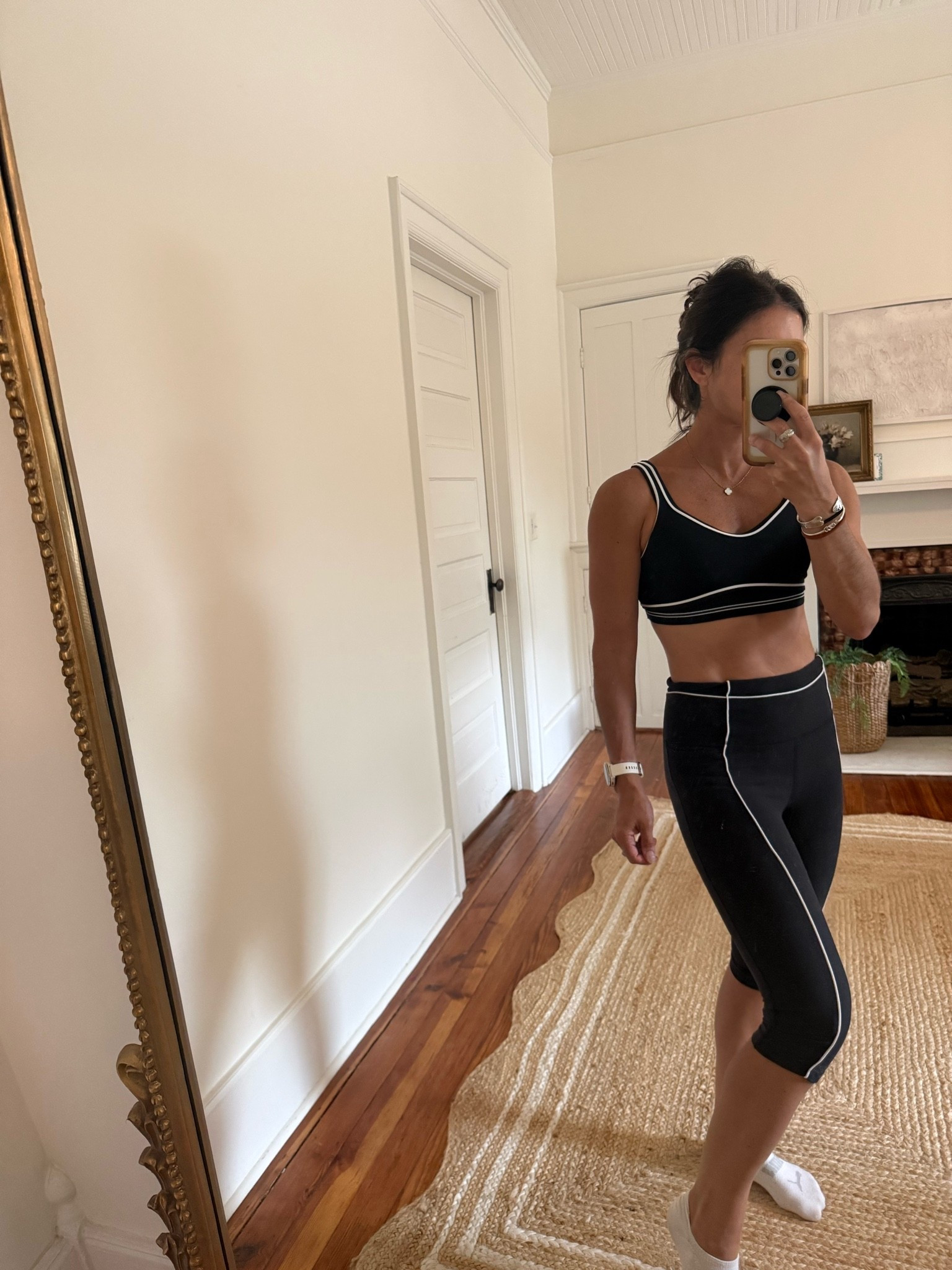 Walmart set 
$3 leggings

#LTKSaleAlert #LTKootd #LTKgrwm