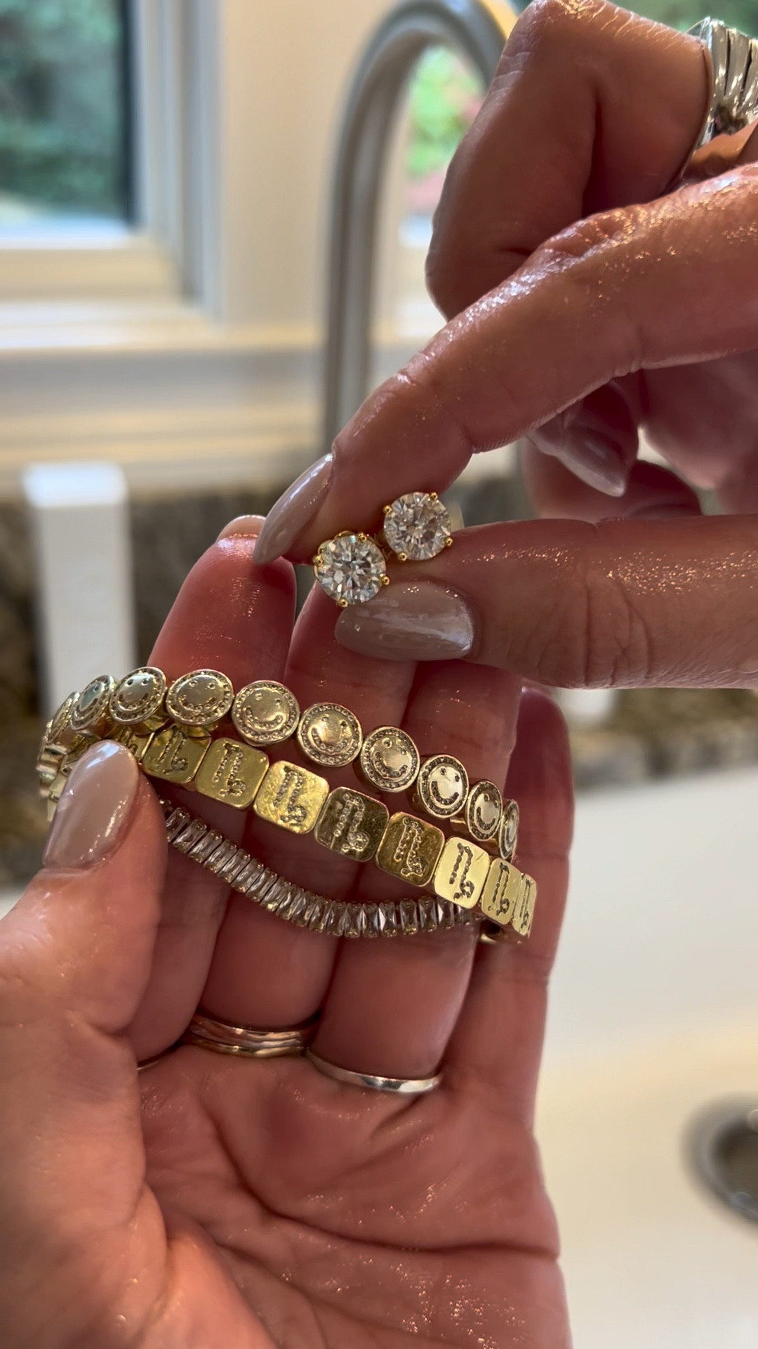 My secret to shiny, brand-new looking jewelry ✨
This non-toxic wash cleans your rings and bracelets instantly. There is no scrubbing or soaking.
A clean-girl essential!
#ad #shinery #amazonfinds #jewelrycare #ltkbeauty #LtkFind


#LTKselfcare #LTKCyberWeek #LTKGiftGuide #LTKHoliday