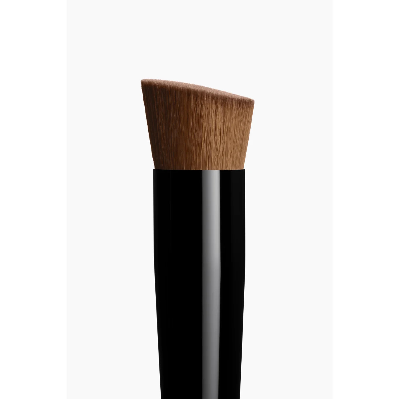 LES PINCEAUX DE CHANEL 2-In-1 foundation brush fluid and powder n°101  | CHANEL | Chanel, Inc. (US)