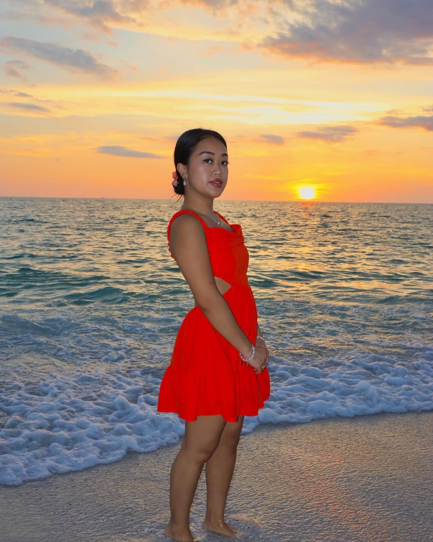I will never get tired of watching the sunset on the beach 🌅🌺🧡 

Dress: size small 

•
•
•
#sunsetbeachinspo #sunsetbeach #sunsetphotography 
Beach sunset ideas, beach sunset inspo, beach sunset pose ideas