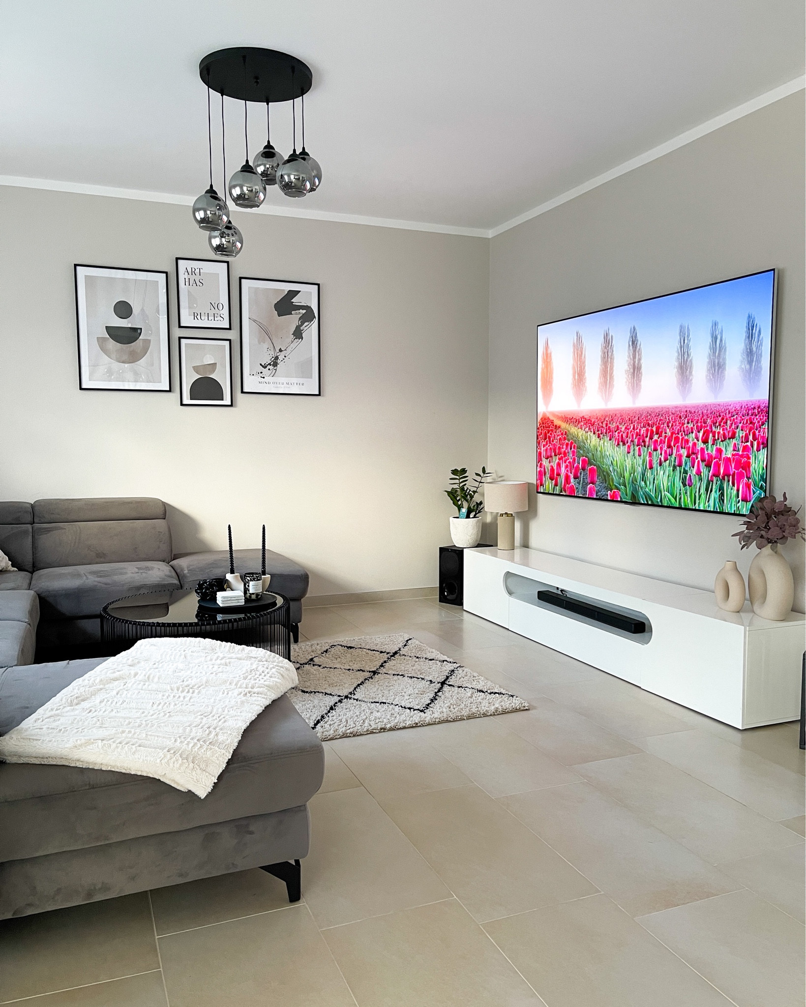 Wohnzimmer 🤍

#wohnzimmer #lowboard #dekodetails #wohnzimmereinrichtung 

#LTKbeauty #LTKfamily #LTKhome