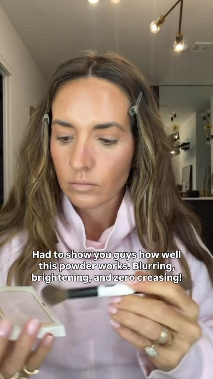 The best setting powder!!

@Sephora @Fenty Beauty 