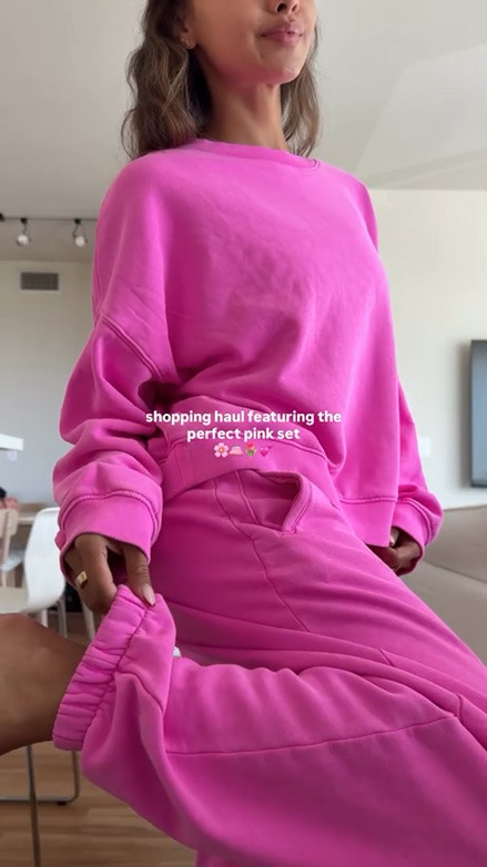 catch me wearing bold colors alllll summer long this is so perffff 💕

#shopping #shoppinghaul #outfit #pink #trending