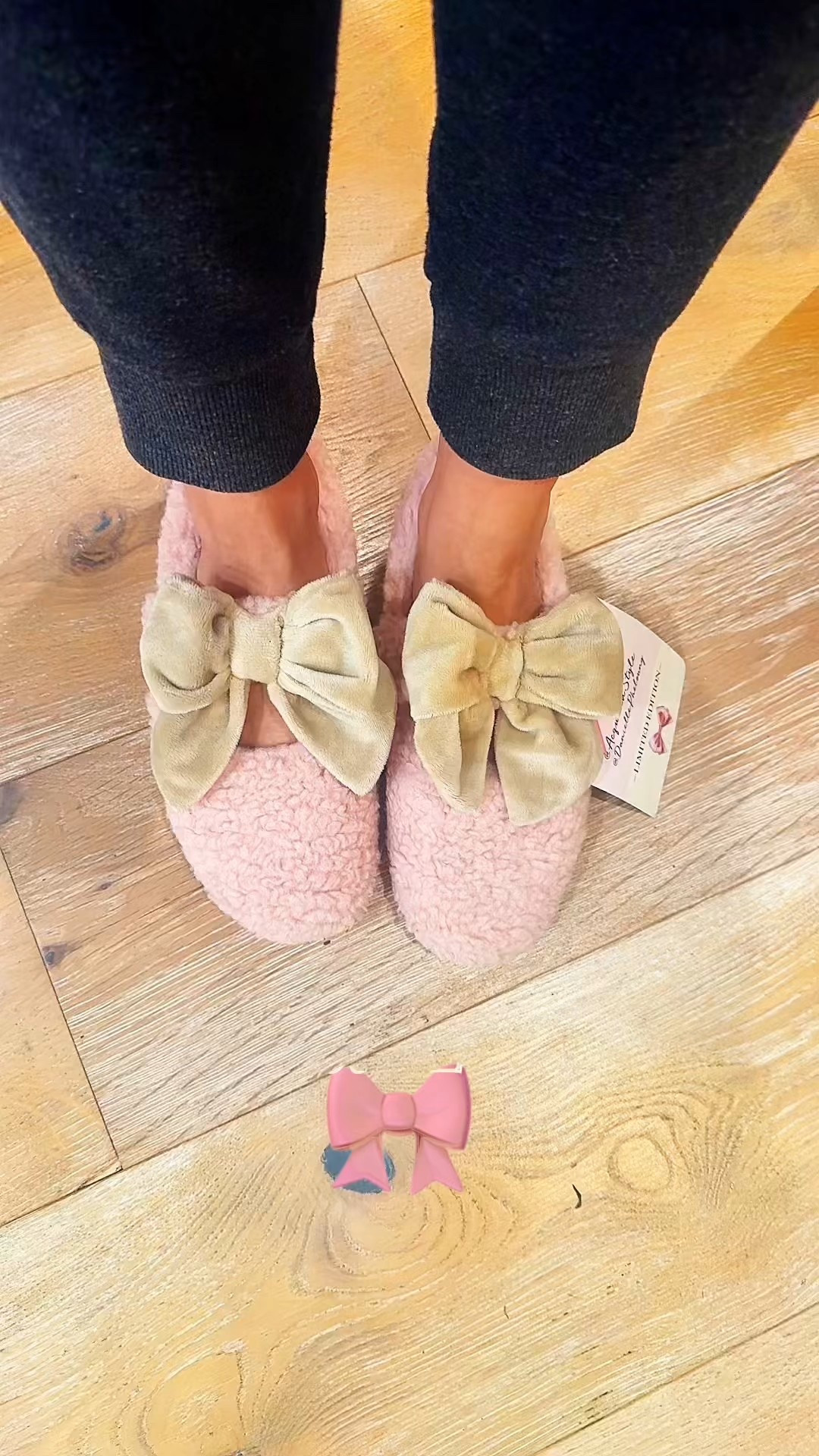 The new Dearfoams X @acquired.style and @Daniellepheloung slipper collaboration 

#LTKGiftGuide #LTKHoliday #LTKFindsUnder100