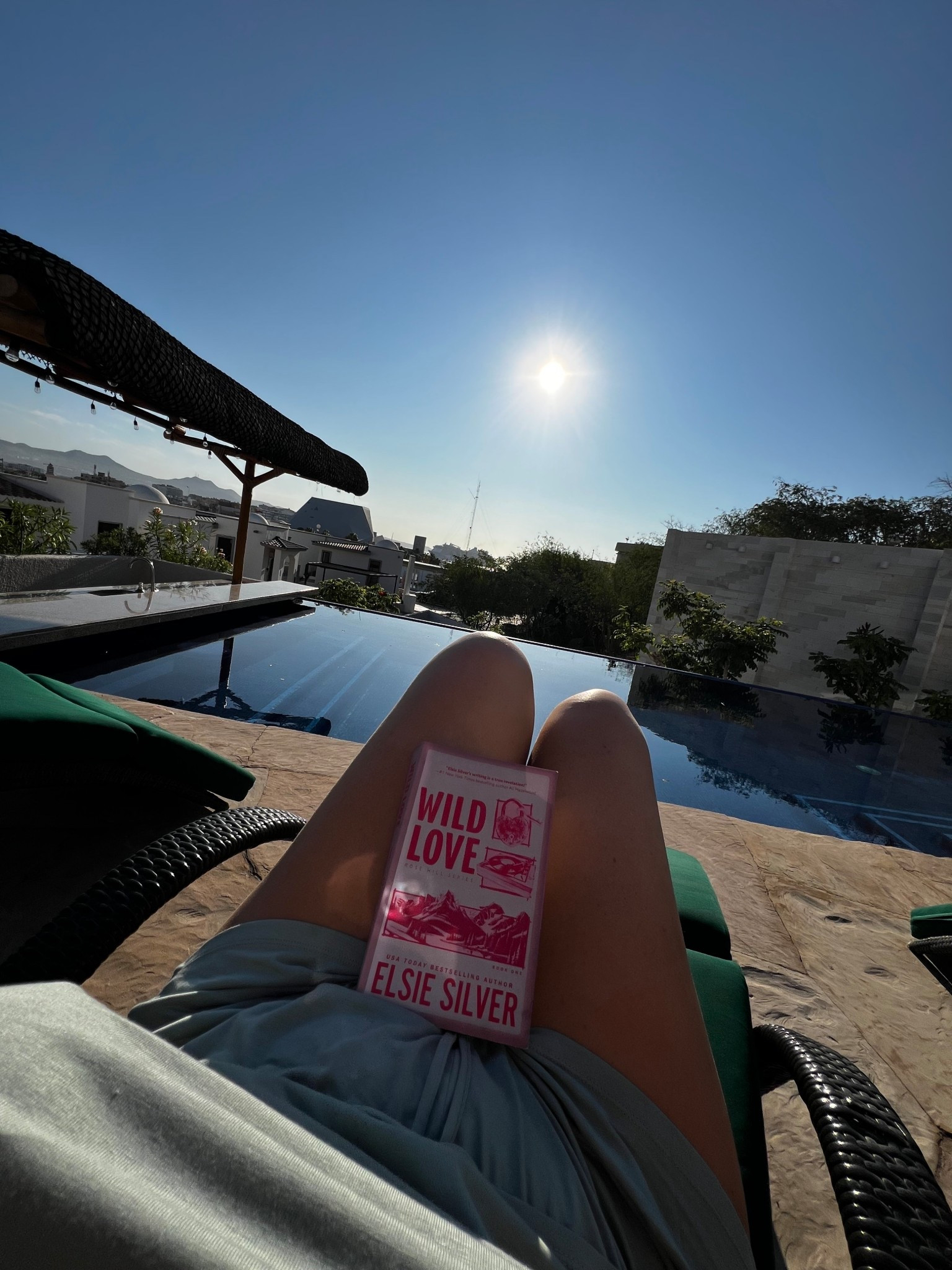 Morning reads with a view 📚 #books 

#LTKTravel #LTKFindsUnder50 #LTKMidsize