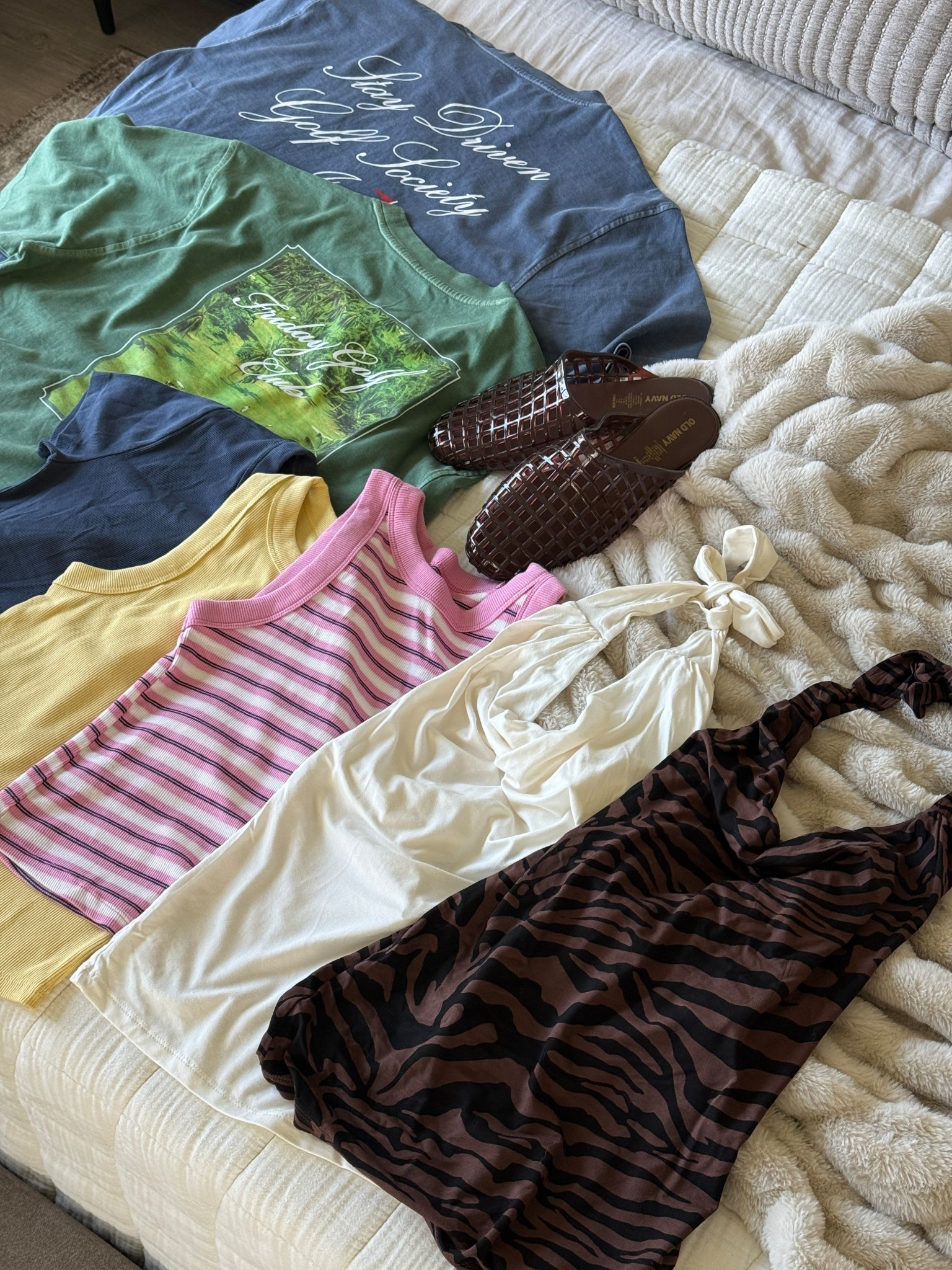 Old navy spring haul. Old navy fashion. Spring fashion. Jelly flats 