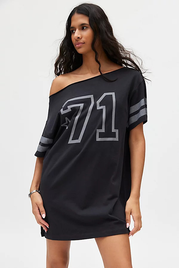 71 Jersey Graphic Off-The-Shoulder T-Shirt Dress in Black, Women's at Urban Outfitters | Urban Outfitters (US and RoW)