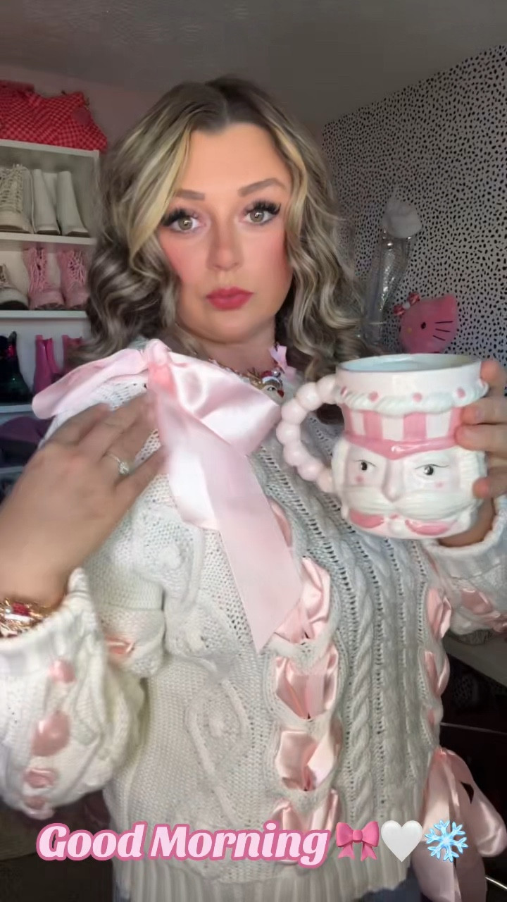 Bow sweater 🎀 Affordable option


Bow sweater
Forever 21
Bow top
White sweater 



#LTKHoliday #LTKSeasonal #LTKGiftGuide