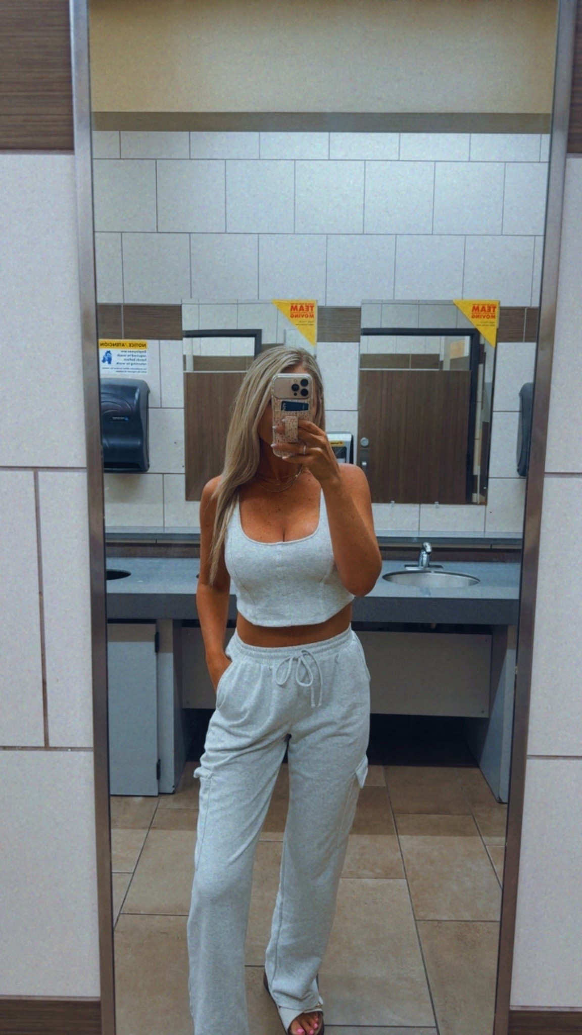 Another day, another travel outfit 