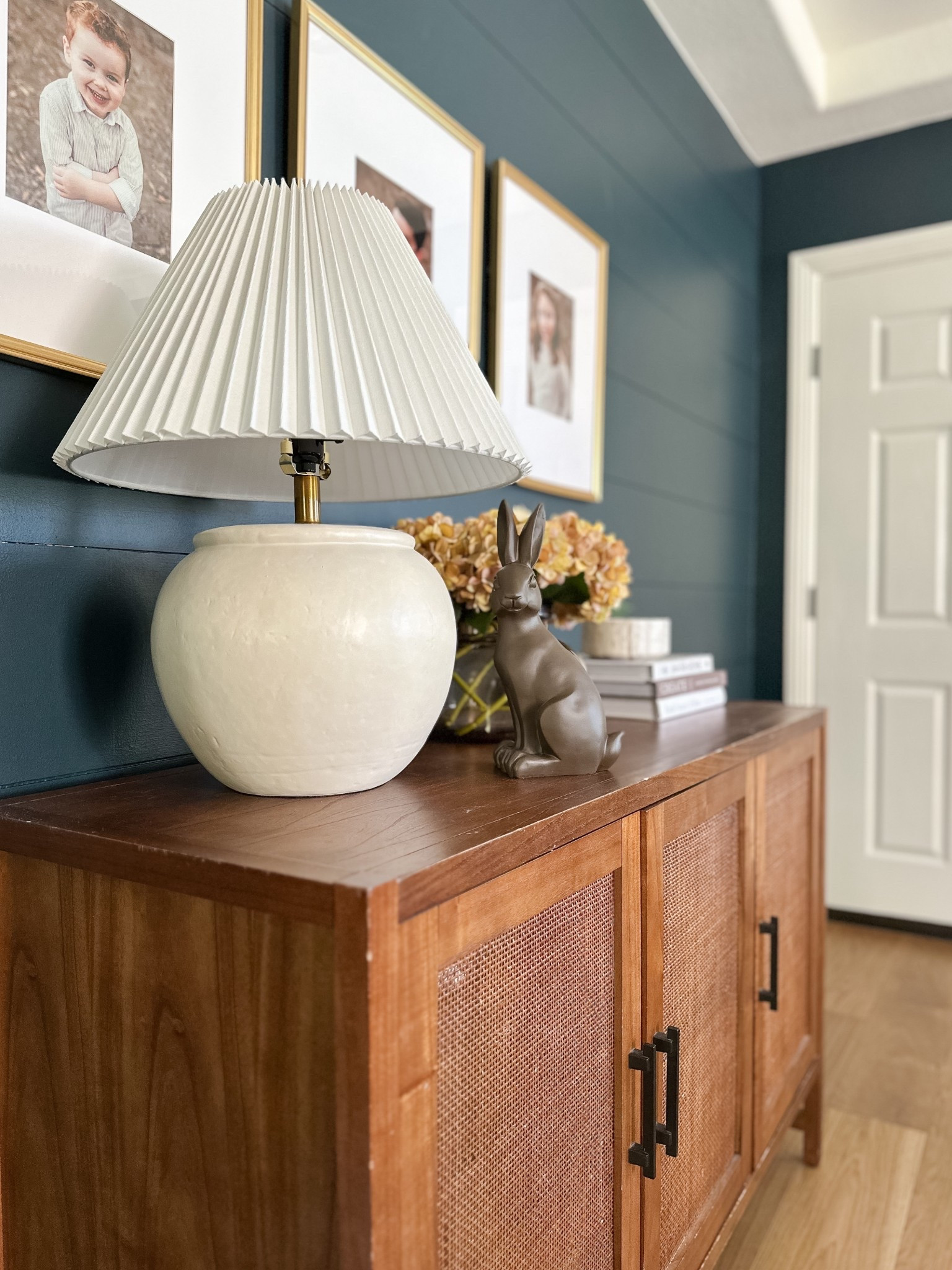  Simple Spring home decor

Faux florals. Faux hydrangeas. Decorative bunny. Neutral ceramic lamp.

#LTKSaleAlert #LTKHome #LTKSeasonal