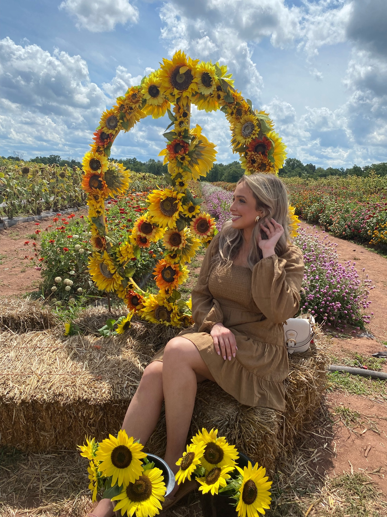 🌻 picking & 🍷 with the girls 🫶🏼

#LTKstyletip #LTKFind #LTKunder50