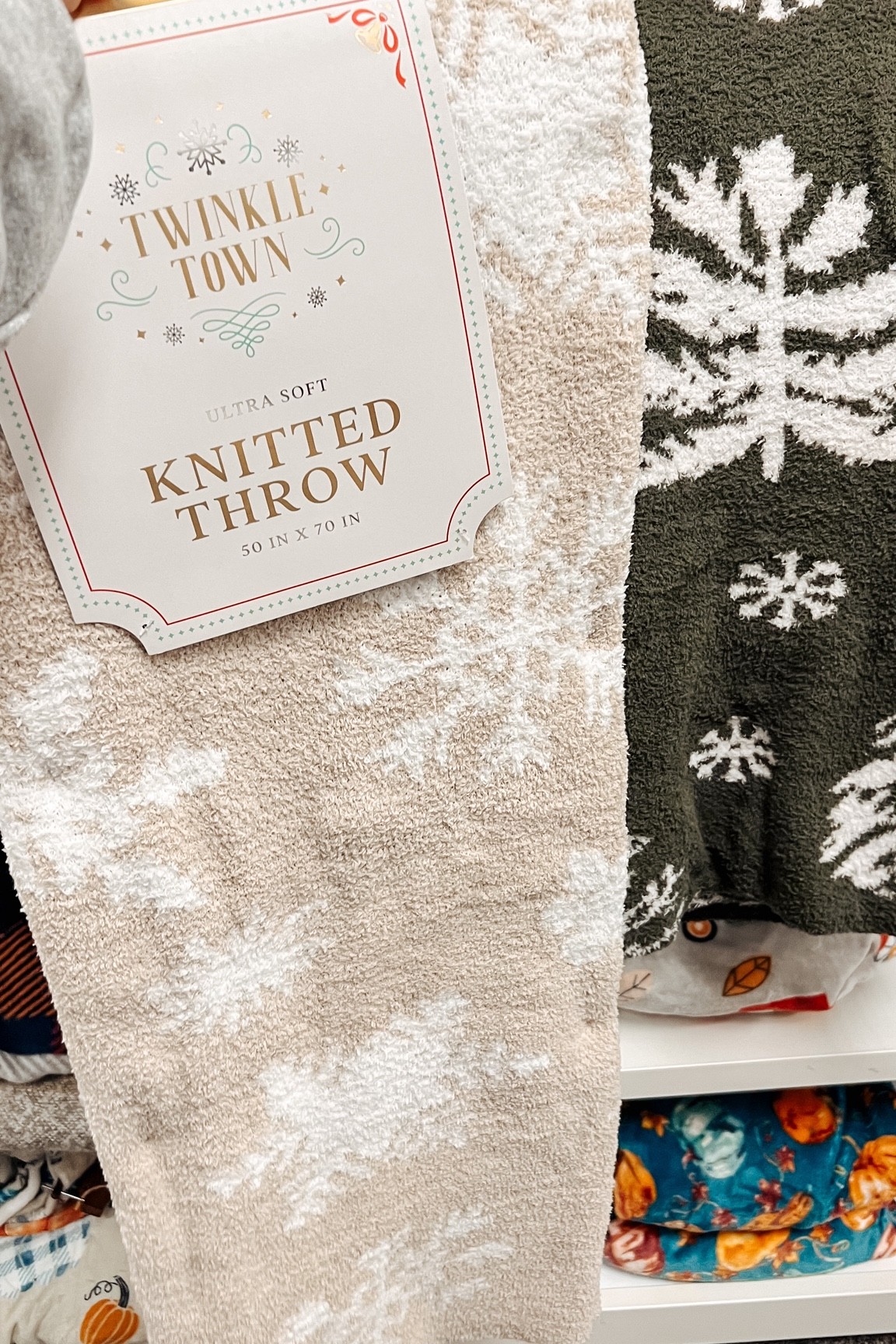 Holiday print barefoot dreams dupes!!! 

#LTKhome #LTKHoliday