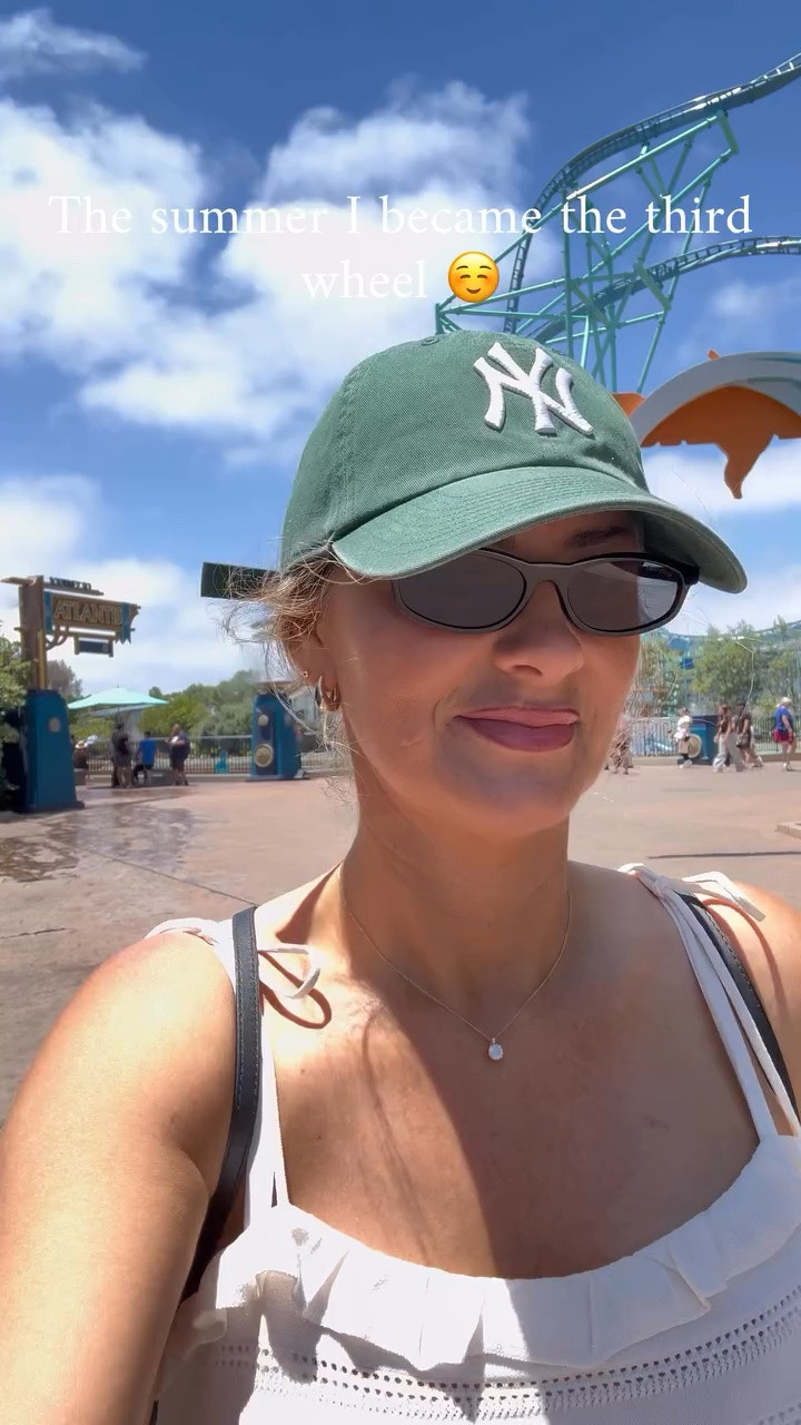 This is the summer I became a third wheel and I don’t know how to feel about it 🫢☺️

#thirdwheel #seaworld #momlife #nubiahome #explore