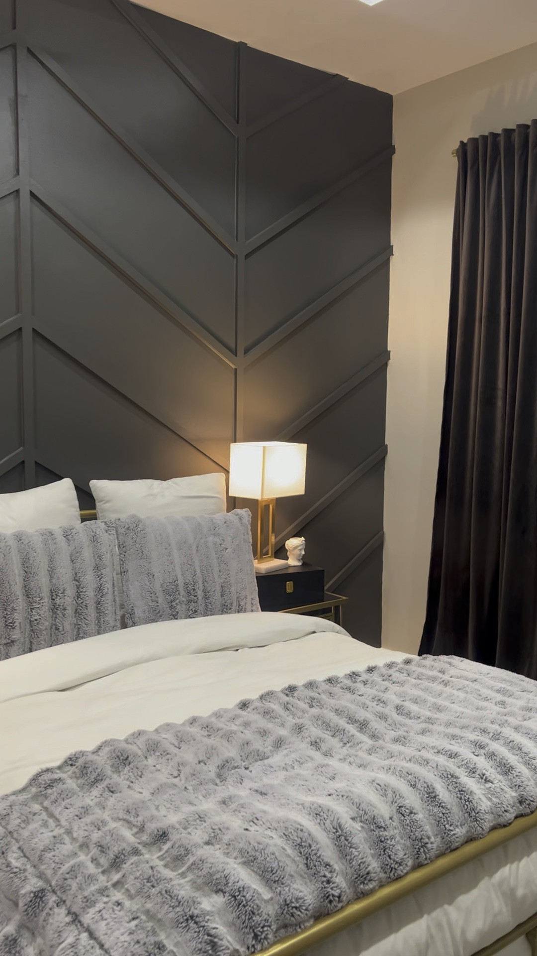 Modern Farmhouse Decor 

#bedroom #sparebed #guestbed #goldlamp #marblelamp #whitebedding #mirrornightstand #glassnightstand #bust #statue #storagebox #decorativebox #blackoutcurtains #velvetcurtains #charcoalcurtains #blackcurtains #homeinterior #decor #interiordesign

#LTKfindsunder100 #LTKstyletip #LTKhome