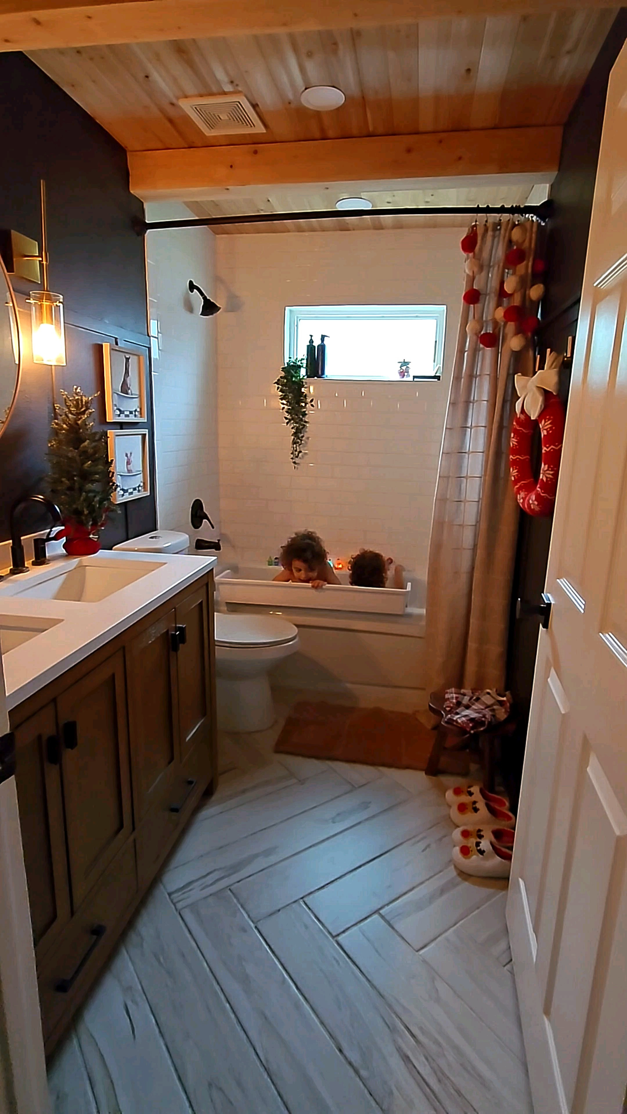 Let's make a Christmas bath 🎄🛁 that doesn't leave a wet mess all over the bathroom! 

#LTKGiftGuide #LTKHoliday #LTKKids