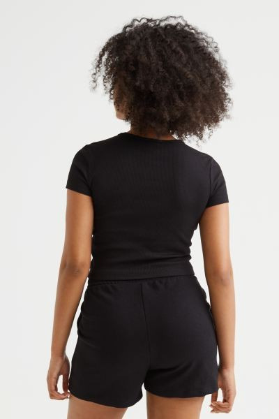 Ribbed cropped top | H&M (UK, MY, IN, SG, PH, TW, HK)