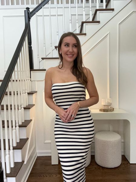 Love this easy strapless striped dress. So versatile and flattering
Medium in dress 

#LTKstyletip