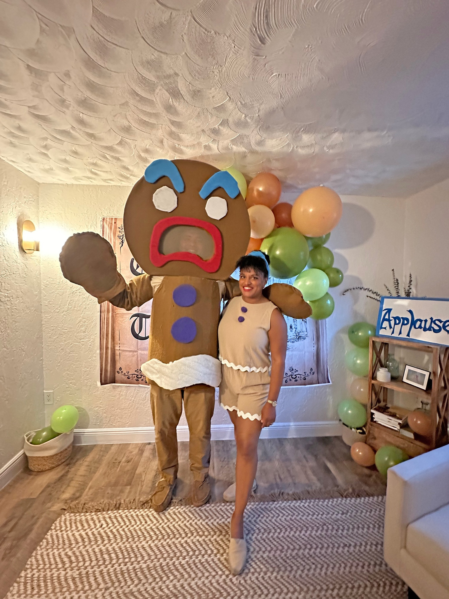 Shrek costume party outfit idea | Gingy Gingerbread man outfit | Wearing XL | Shrek party decorations 