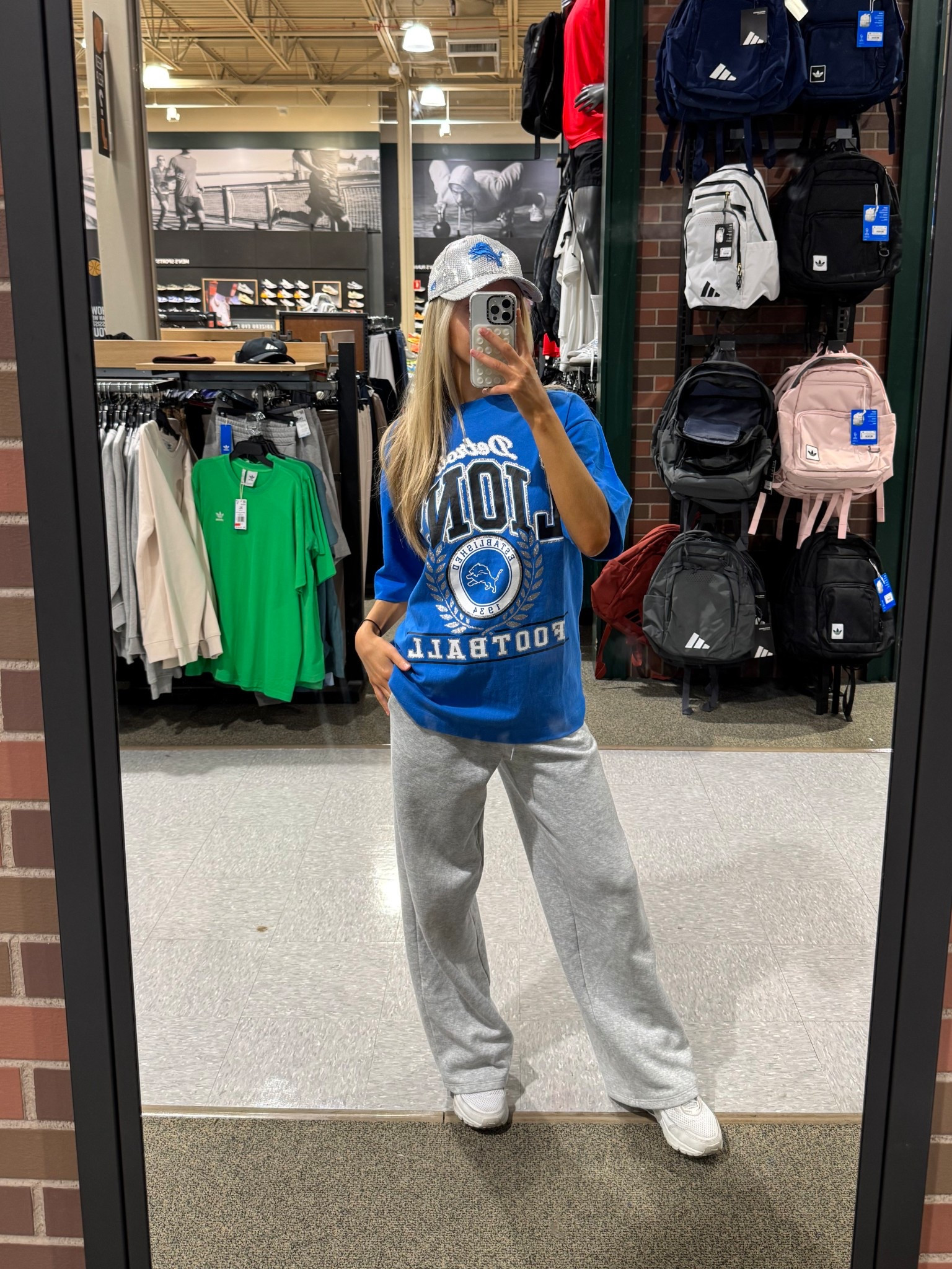 Last minute game day outfit idea! Detroit Lions tshirt and hat are both from Dicks Sporting Goods. Tshirt is the brand ‘47 💙🏈