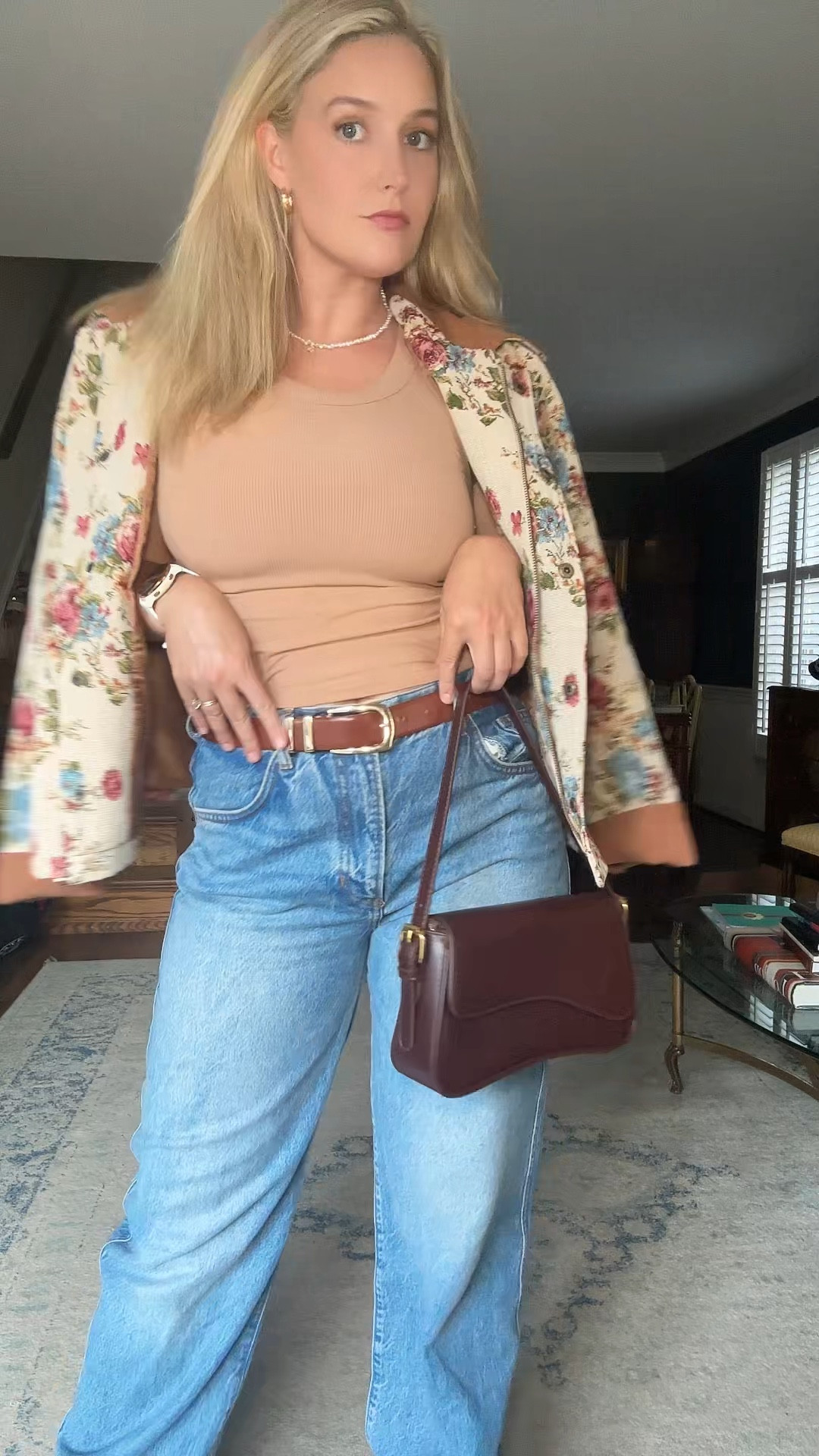 Casual girls night out - fall transition outfit! Favorite fall jeans paired with a tank top, quilted chore jacket, new balance and my fave bag for fall  