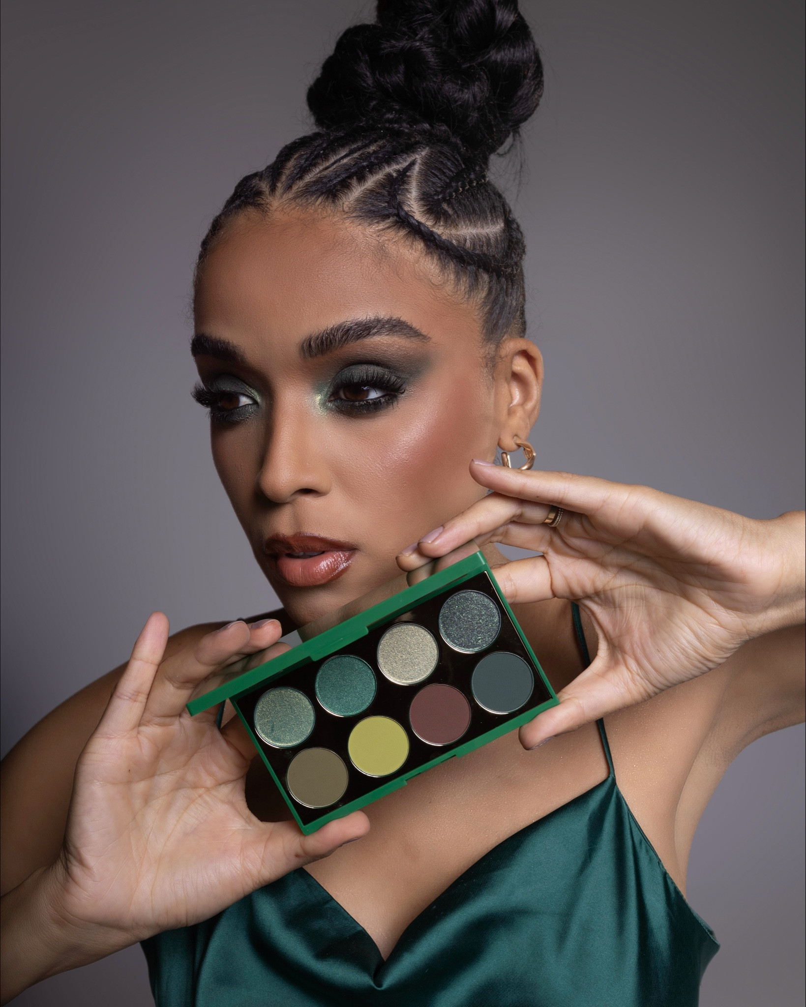 Sombras brilhante únicas no mercado nacional, sombras Matte ultra pigmentadas e macias. 
Essa é a paleta green, o verde é meu novo preto 💚


#LTKbeauty #LTKbrasil