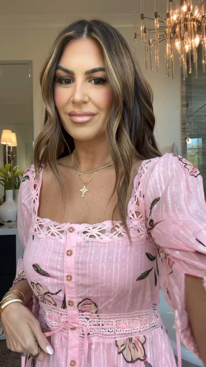 wearing a size small 🩷 

 