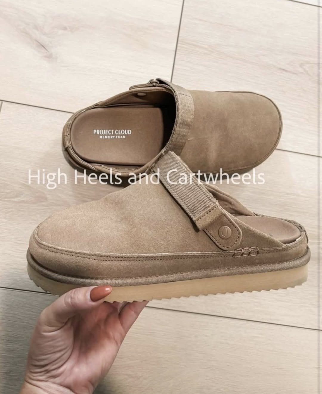 Found these clogs from the 'zon and could not be more impressed!🤎 They're just like the real deal, but a fraction of the cost and SO comfortable!!🙌 More colors online