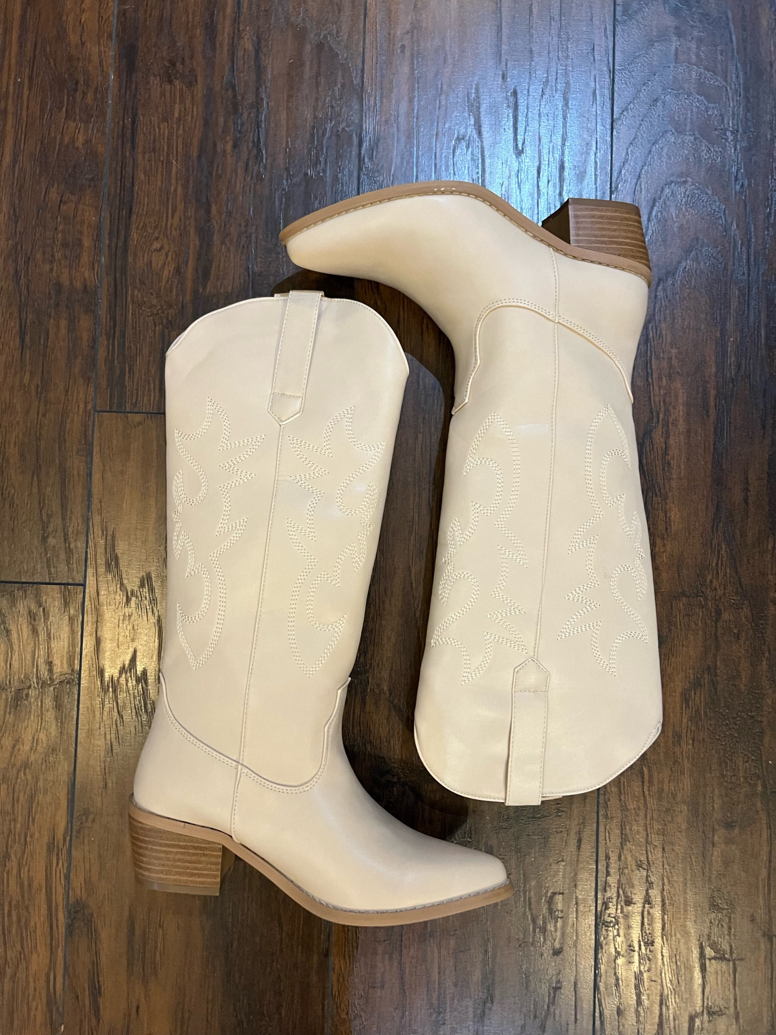 Nude cowgirl boots, cowboy boots, country concert shoes, country concert outfit, pink lily boots 

#LTKFindsUnder50 #LTKSeasonal #LTKShoeCrush