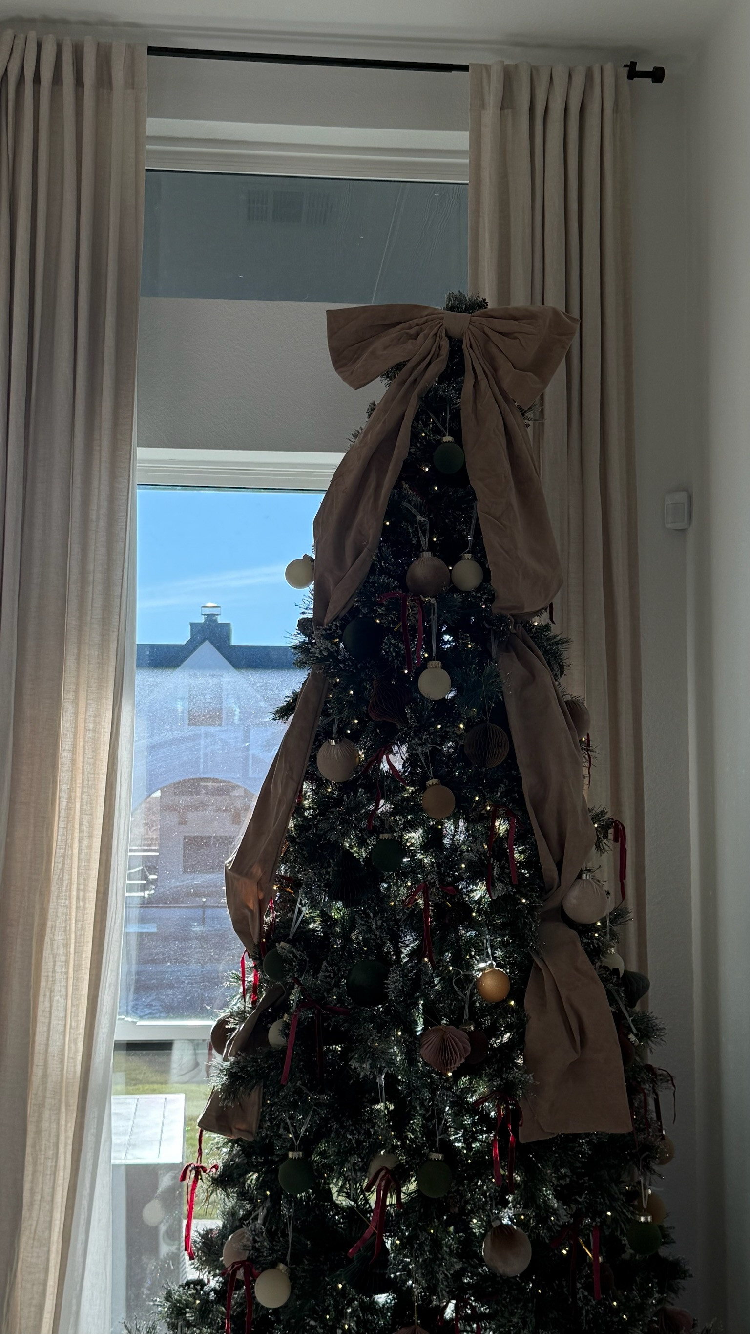 Christmas tree details! Linked similar tree toppers!  

 #LTKHoliday #LTKHome