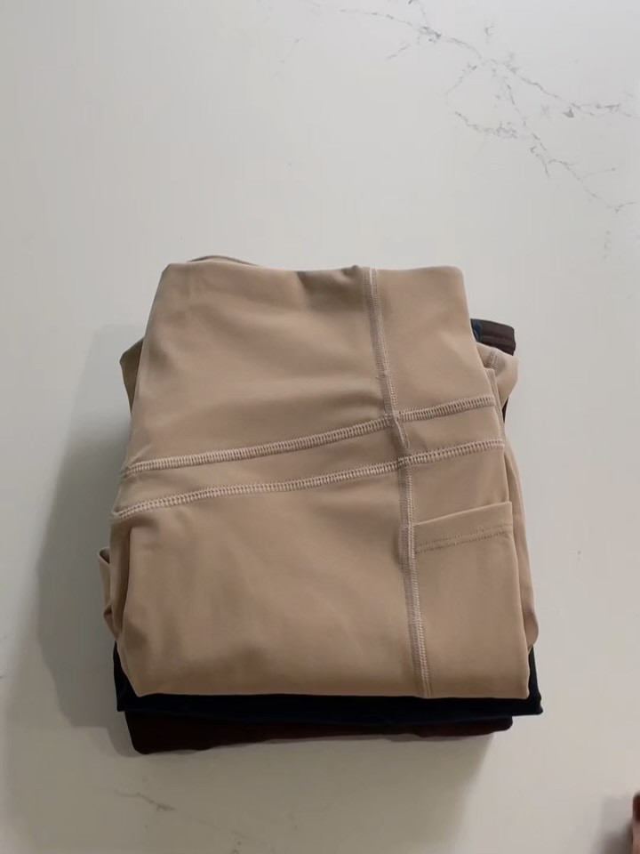 Okay, so why do these leggings make me feel slimmer?!👏
They are an instant confident boost. It’s the waistline. The perfect amount of compression. Not too tight, just right to hold you in and smooth everything out. 

There is no front seam and they have pockets!

The chocolate brown are fleece lined and so warm. They still offer the same amount of compression 👌

Follow and Comment SHOP for a 🔗
https://liketk.it/5uz0T

#amazonfinds #leggingsarepants #leggingsarelife #leggingsoutfit 
@amazonfashion @amazoninfluencerprogram 

Leggings, compression leggings, workout leggings, Amazon leggings, best leggings, casual outfit, fall outfit,  fleece lined leggings, chocolate brown, chocolate brown leggings, Amazon finds