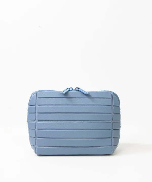 the small slate traveller | Parallelle