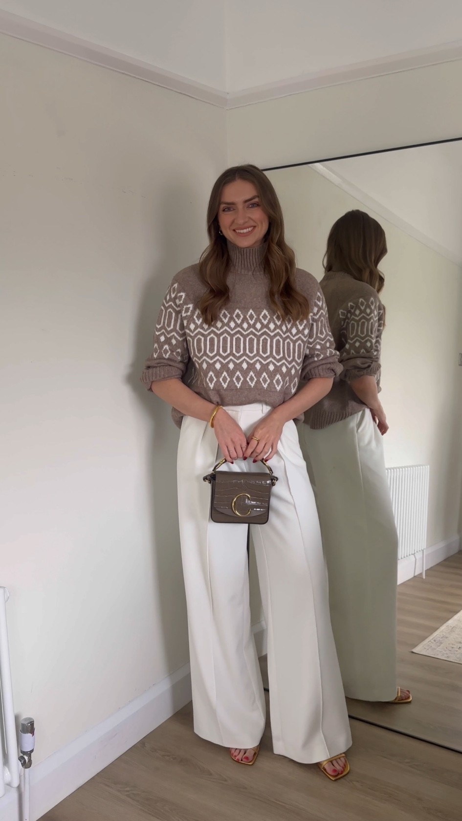 Christmas Jumper styling

Wearing a medium in the H&M beige fair-isle jumper
My trousers are from Mint Velvet at the start of the year so no longer available but I've linked similar white/cream wide leg trousers
Topshop via ASOS gold heels
Gold jewellery 




Christmas Jumper outfit, Christmas day outfit, festive fashion, winter outfit, white trouser outfit, evening outfit 