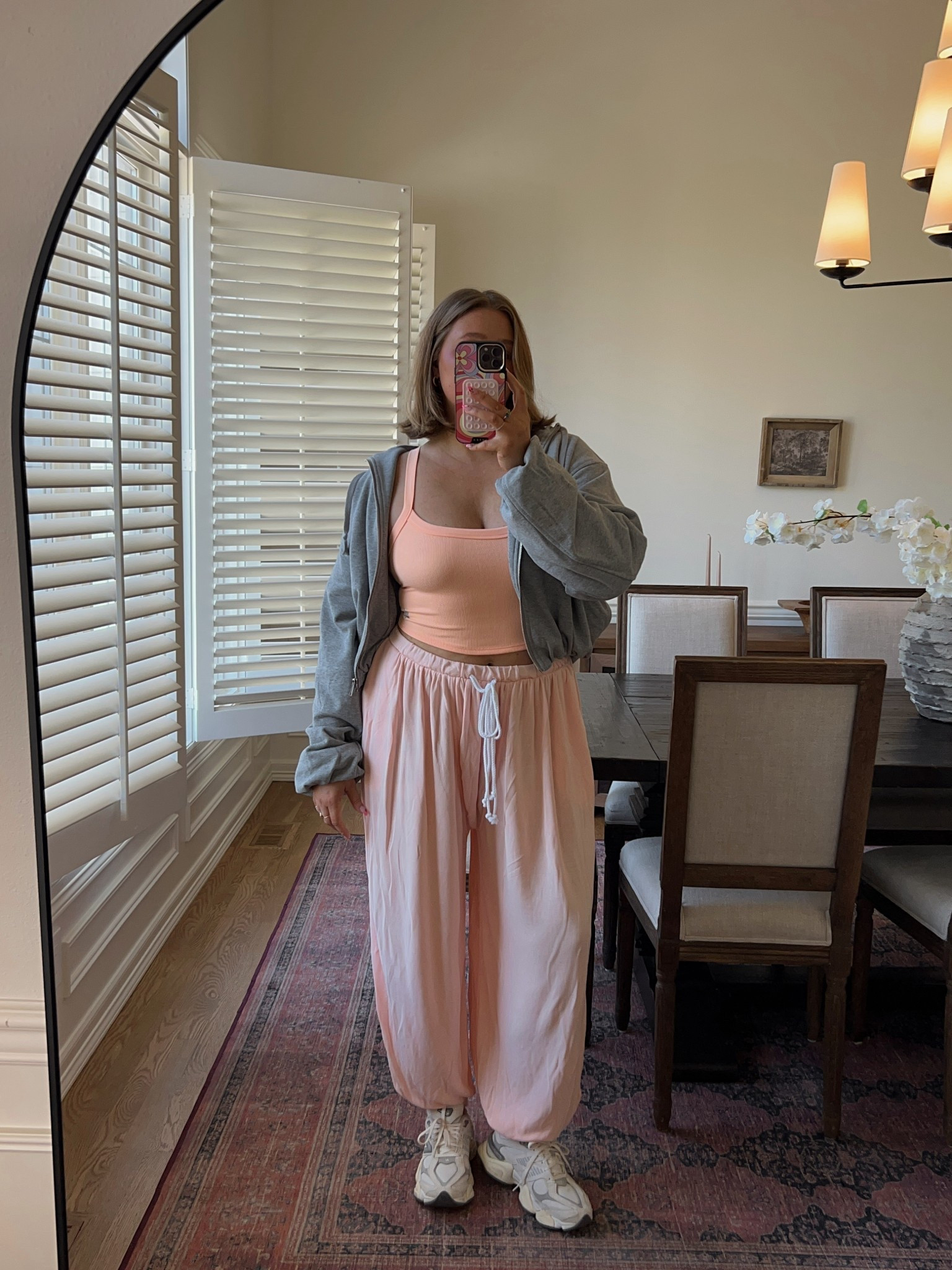 🍑🍑M/L in tank, Large in zip up size up for a looser fit it runs small, size down in pants size small!! 

#LTKActive #LTKFindsUnder100