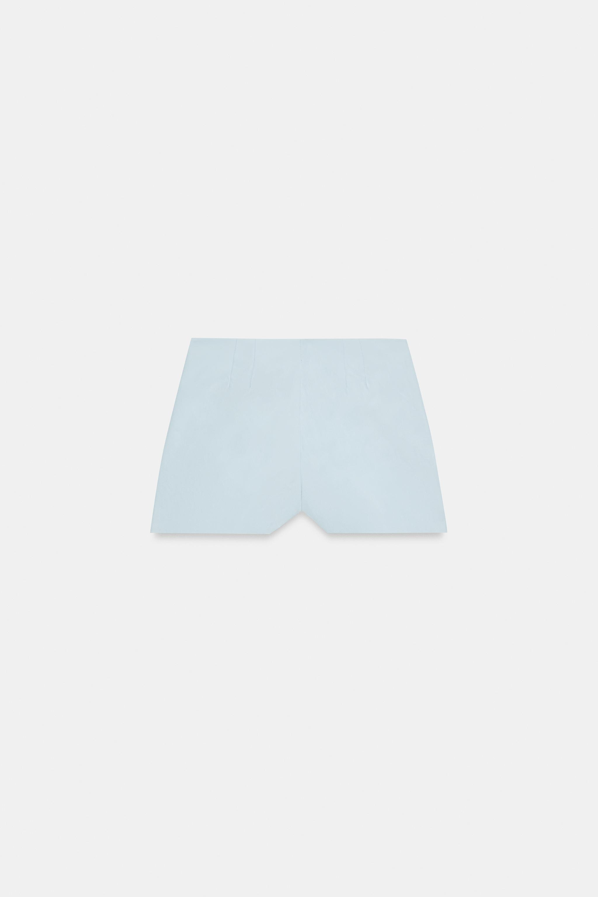 High-waist shorts. Featuring matching lining and an invisible side zip fastening. | Zara UK