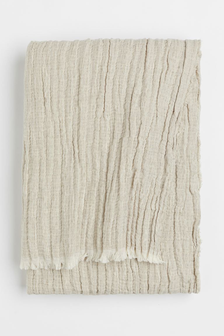Crinkled throw in a soft, woven linen and cotton blend with raw fringe at sides. Suitable for bed... | H&M (US + CA)